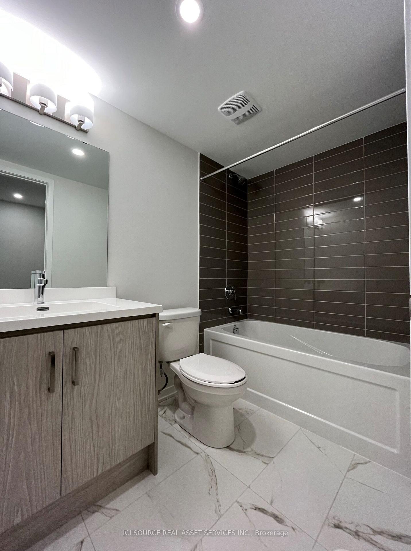 Photo 13 of Unit 230, 131 Honeycrisp Crescent, Vaughan, Vaughan Corporate Centre — HOMEH