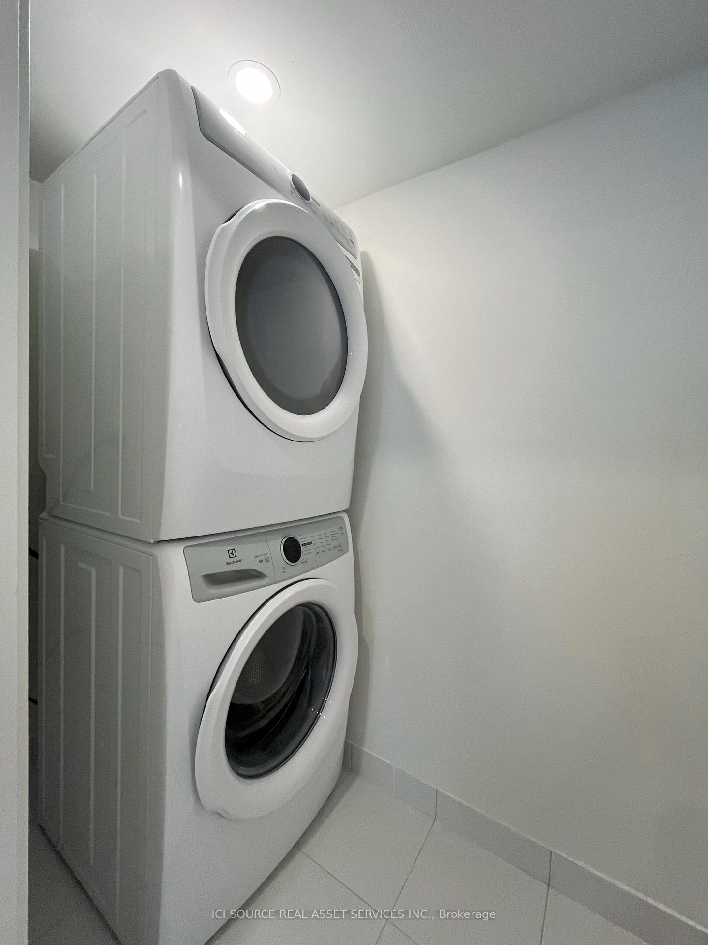 Photo 15 of Unit 230, 131 Honeycrisp Crescent, Vaughan, Vaughan Corporate Centre — HOMEH
