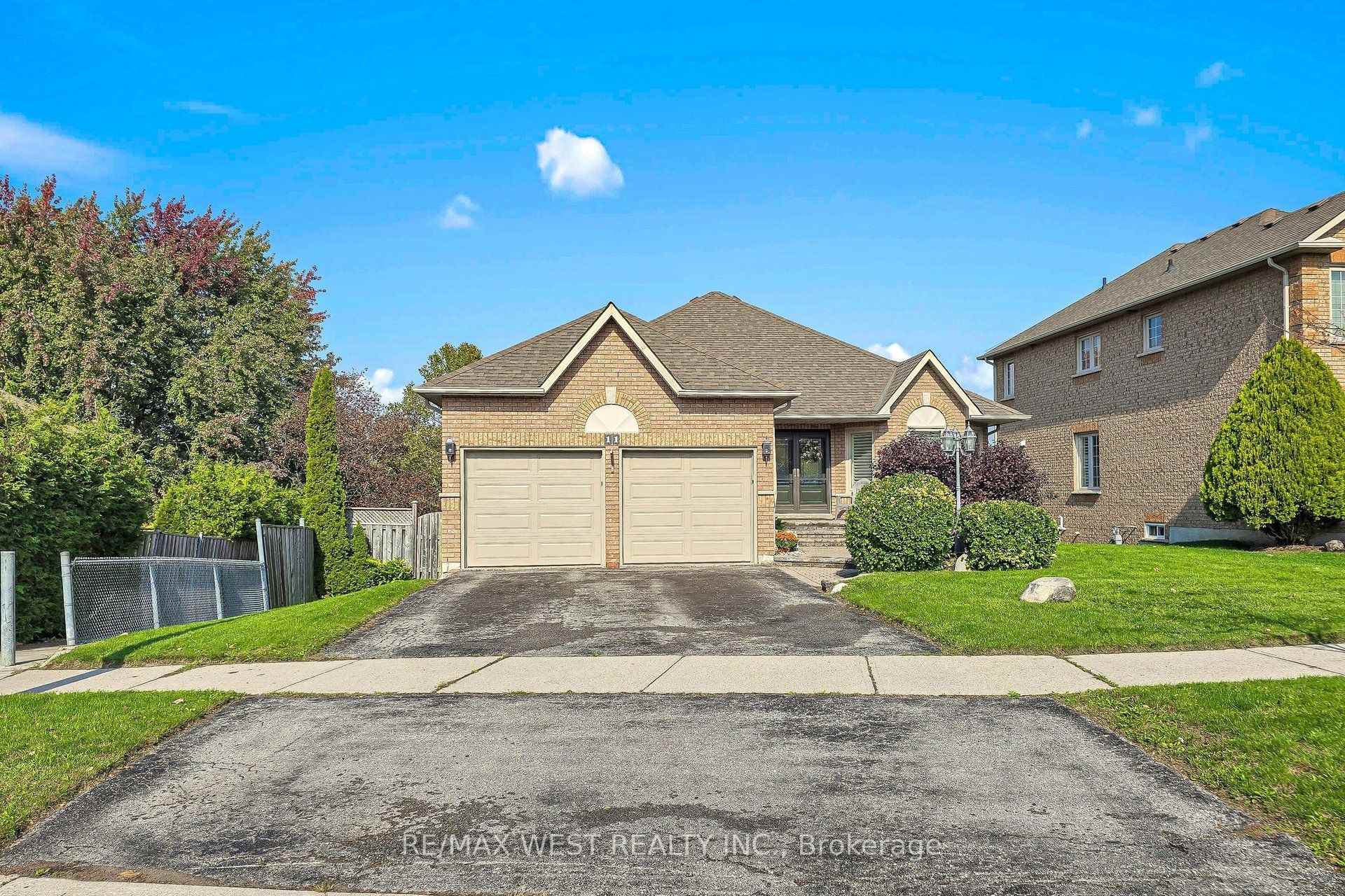 Photo 5 of 11 Brand Court, Ajax, Central — HOMEH