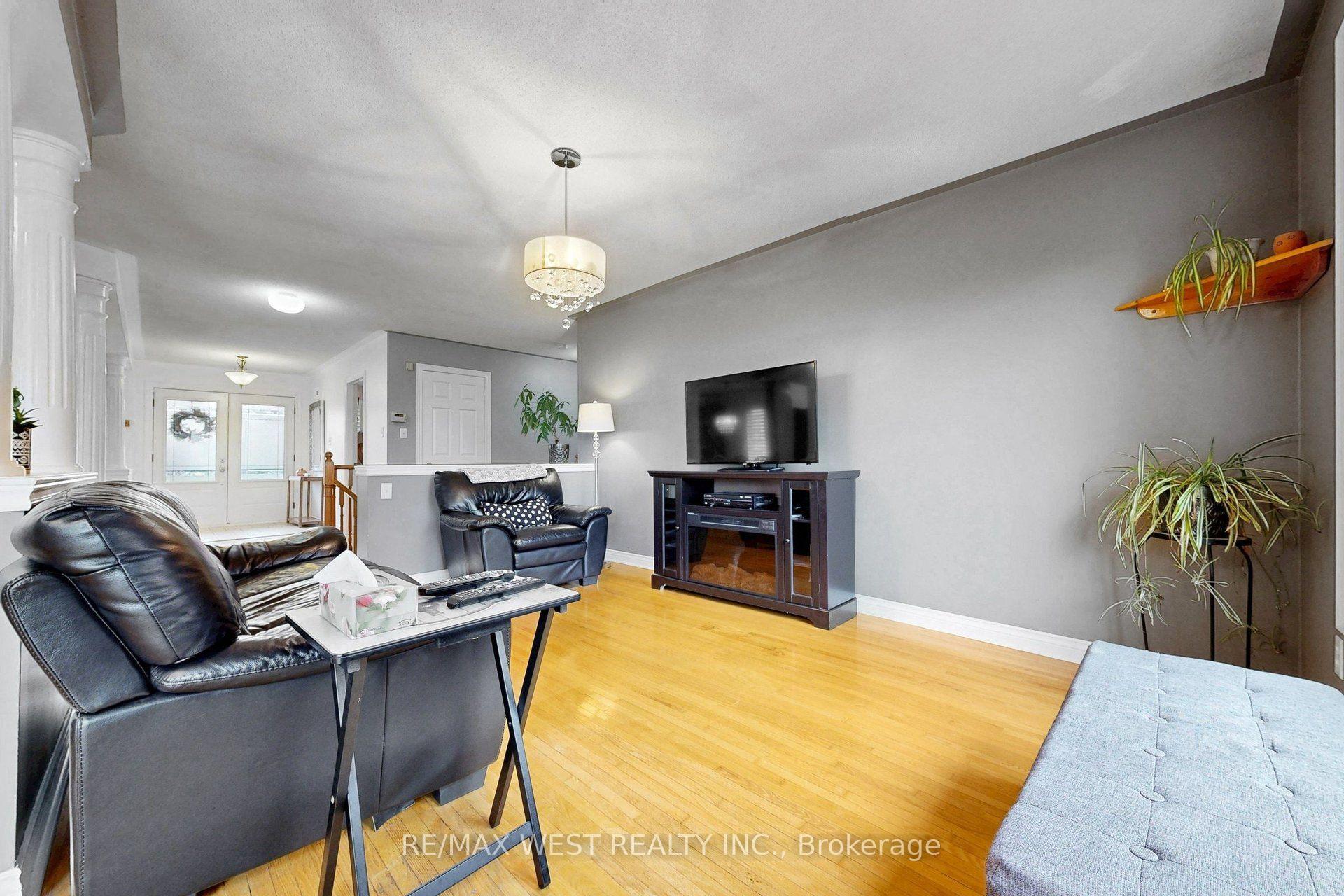 Photo 24 of 11 Brand Court, Ajax, Central — HOMEH