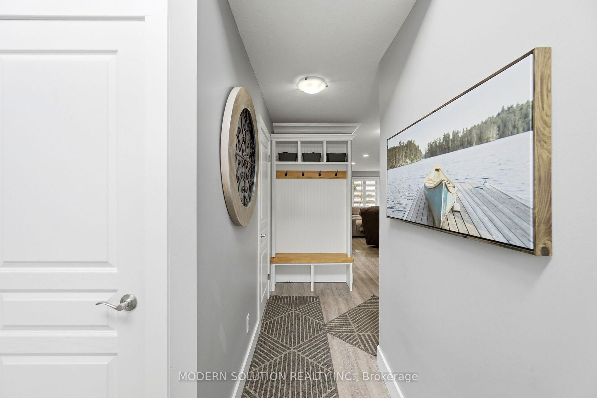 Photo 4 of 897 Bradshaw Crescent, London, North M — HOMEH