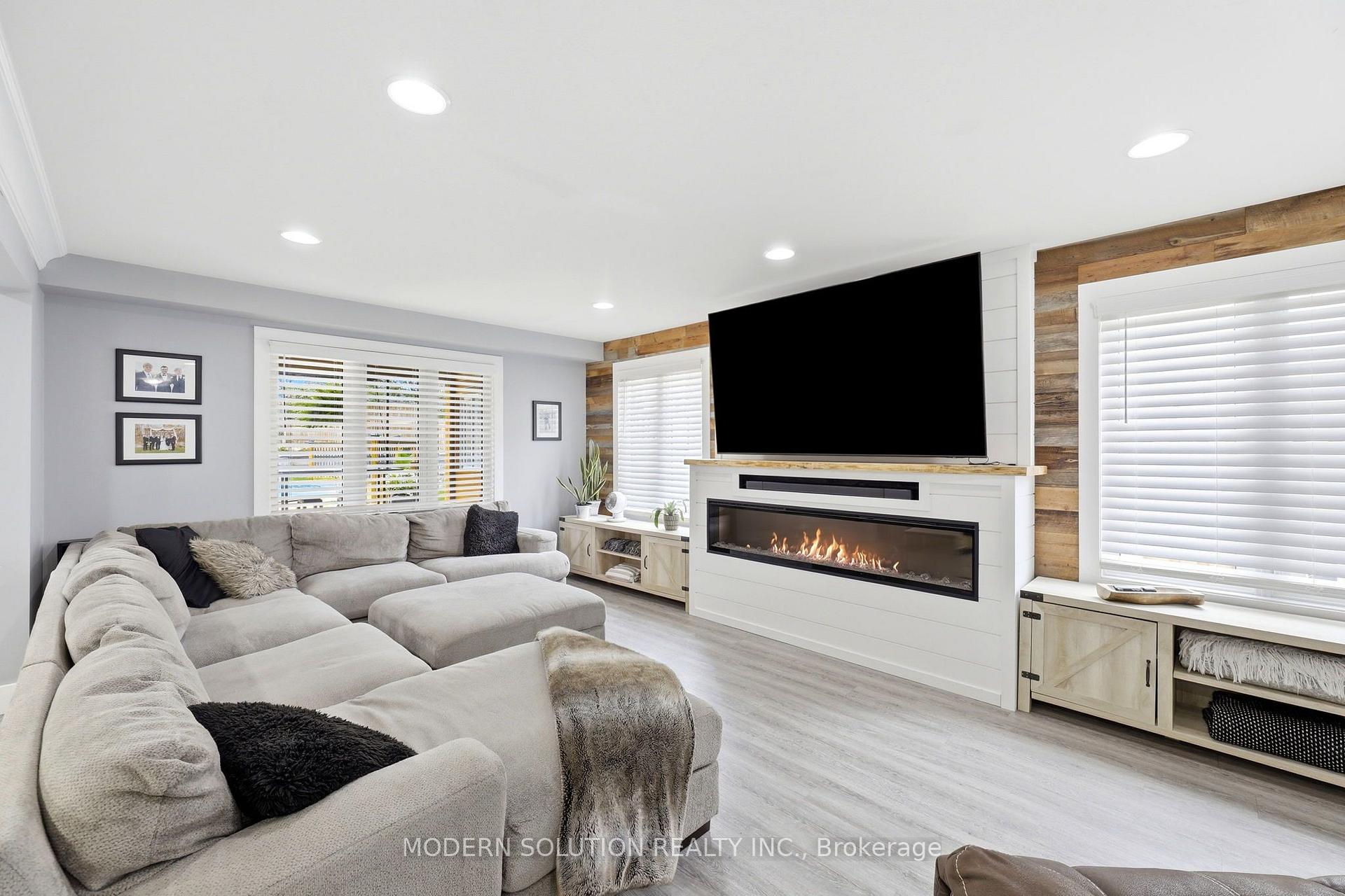 Photo 7 of 897 Bradshaw Crescent, London, North M — HOMEH