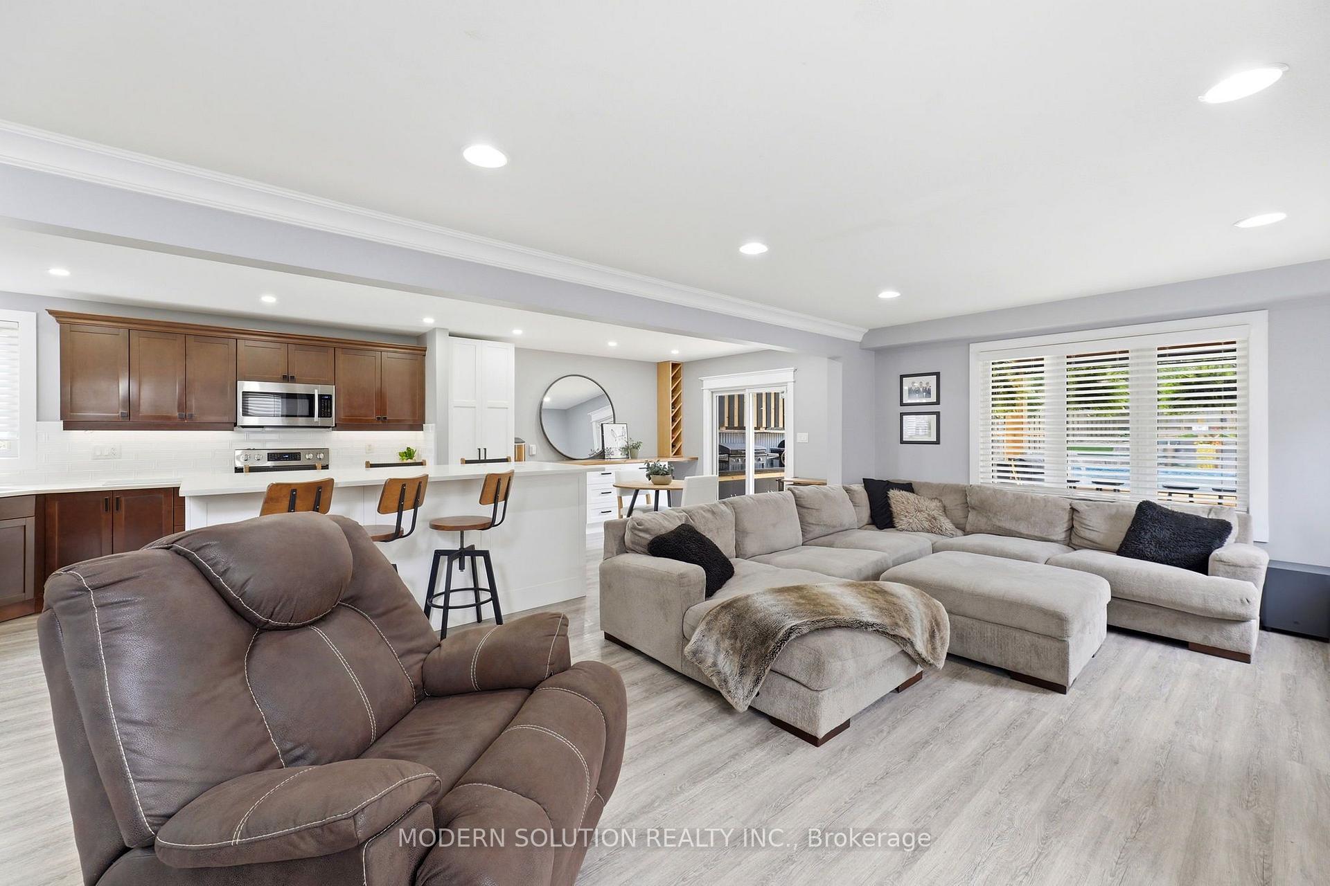 Photo 8 of 897 Bradshaw Crescent, London, North M — HOMEH