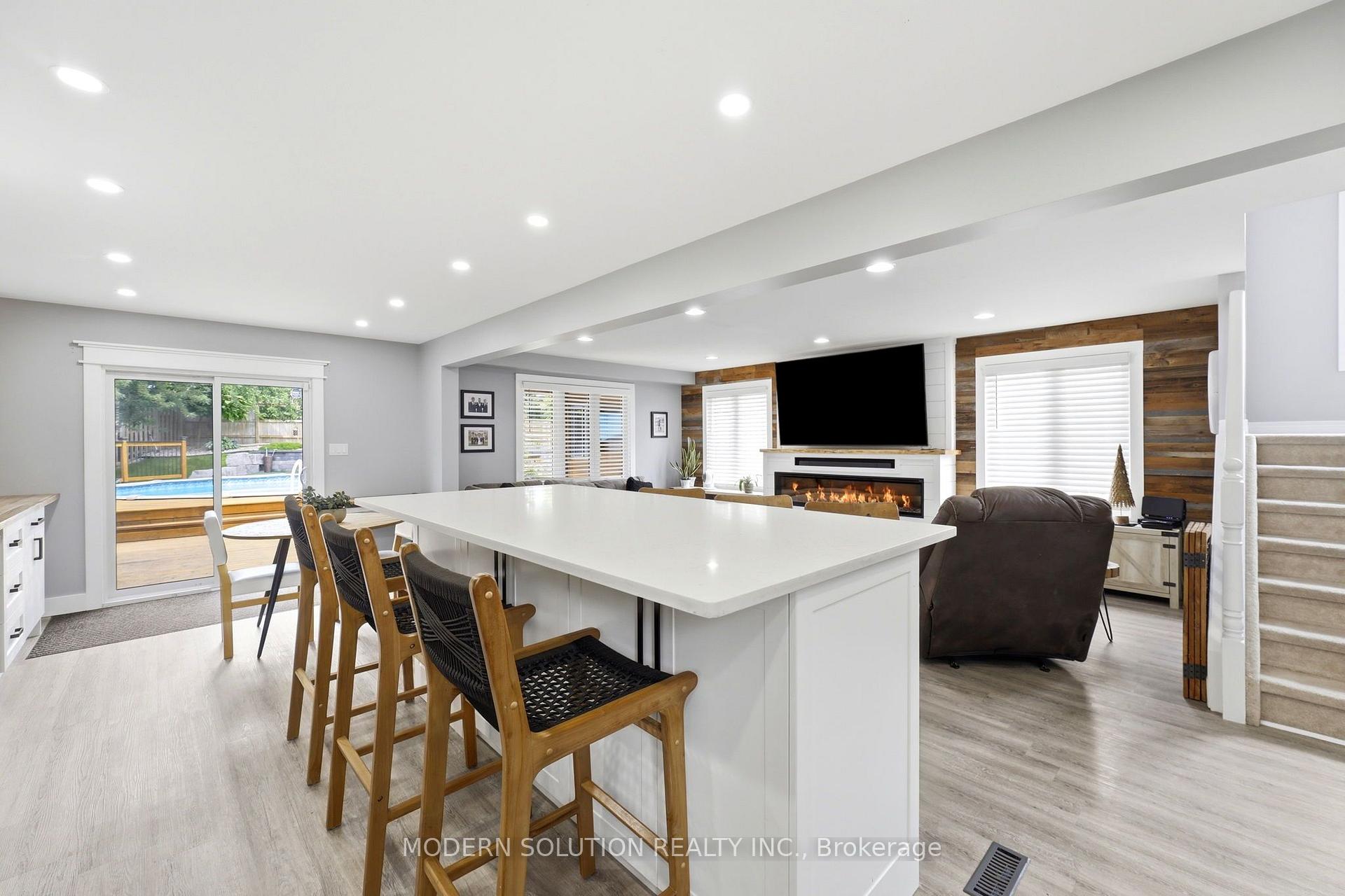 Photo 10 of 897 Bradshaw Crescent, London, North M — HOMEH