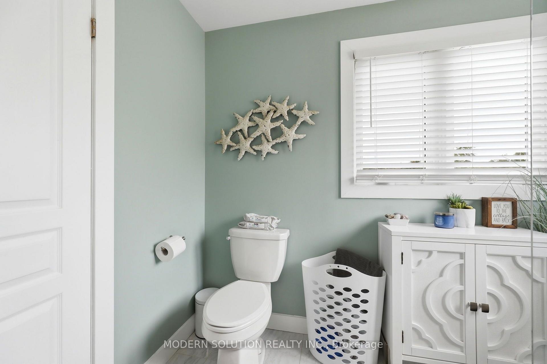Photo 18 of 897 Bradshaw Crescent, London, North M — HOMEH