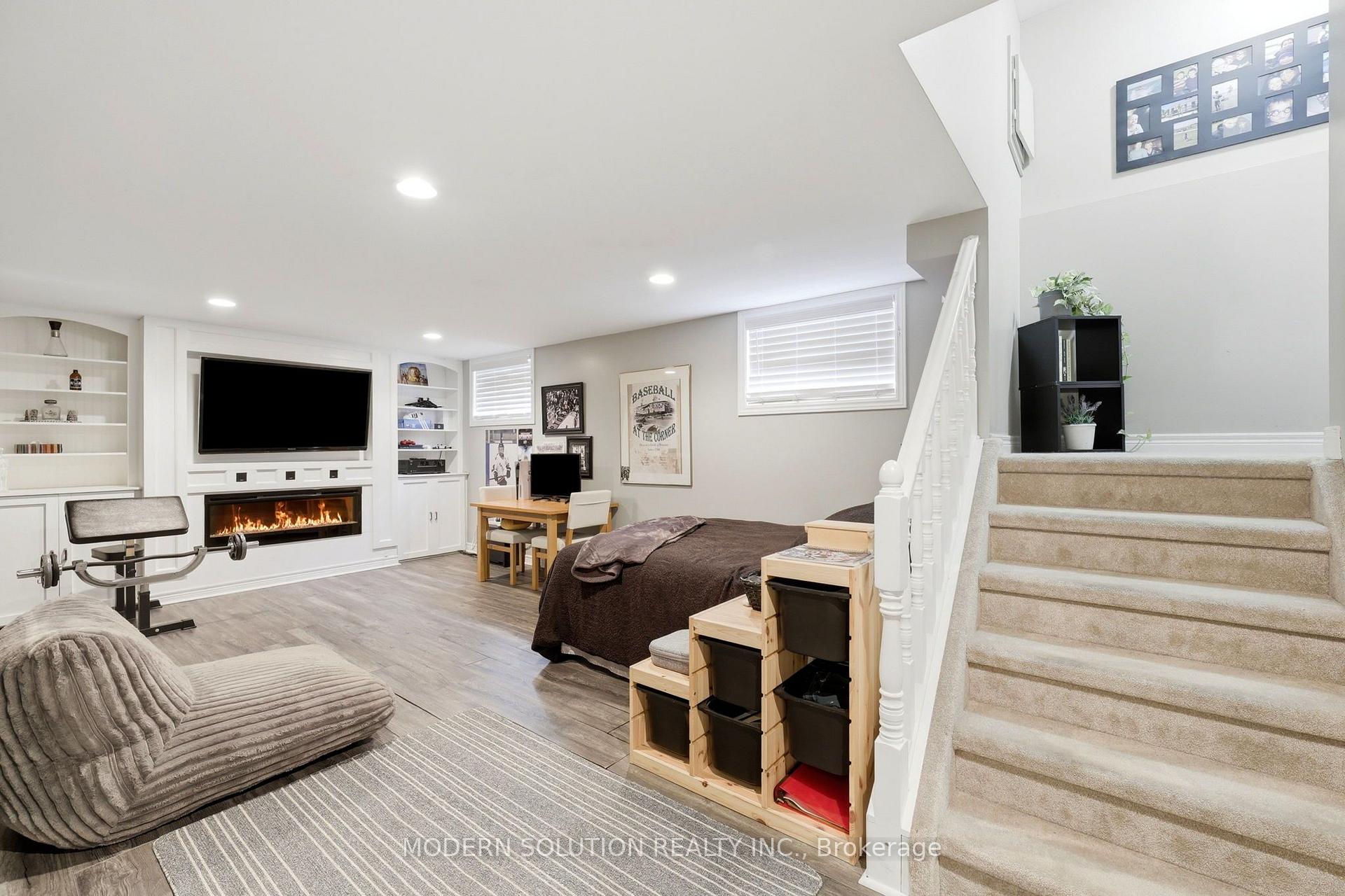 Photo 23 of 897 Bradshaw Crescent, London, North M — HOMEH