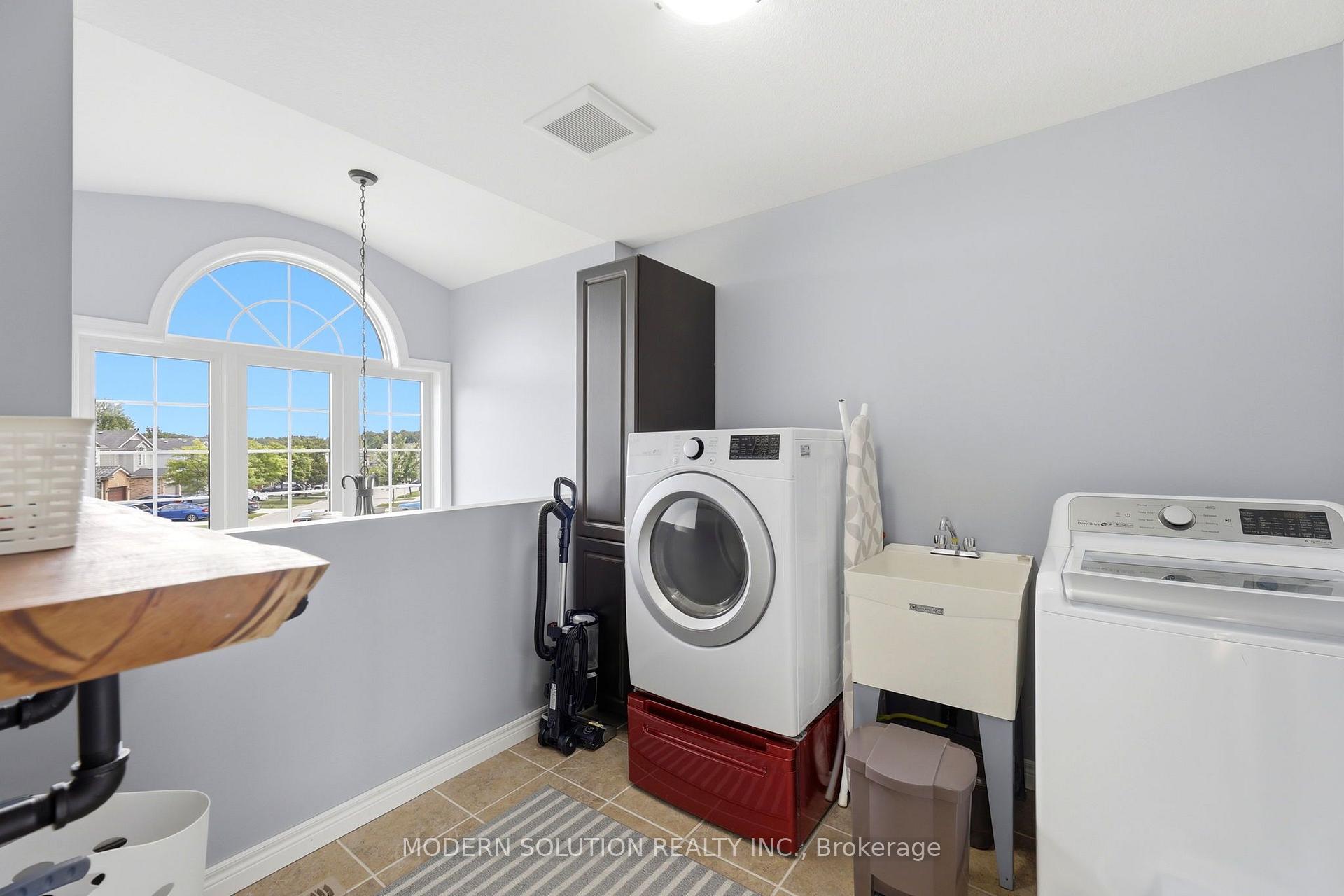 Photo 22 of 897 Bradshaw Crescent, London, North M — HOMEH