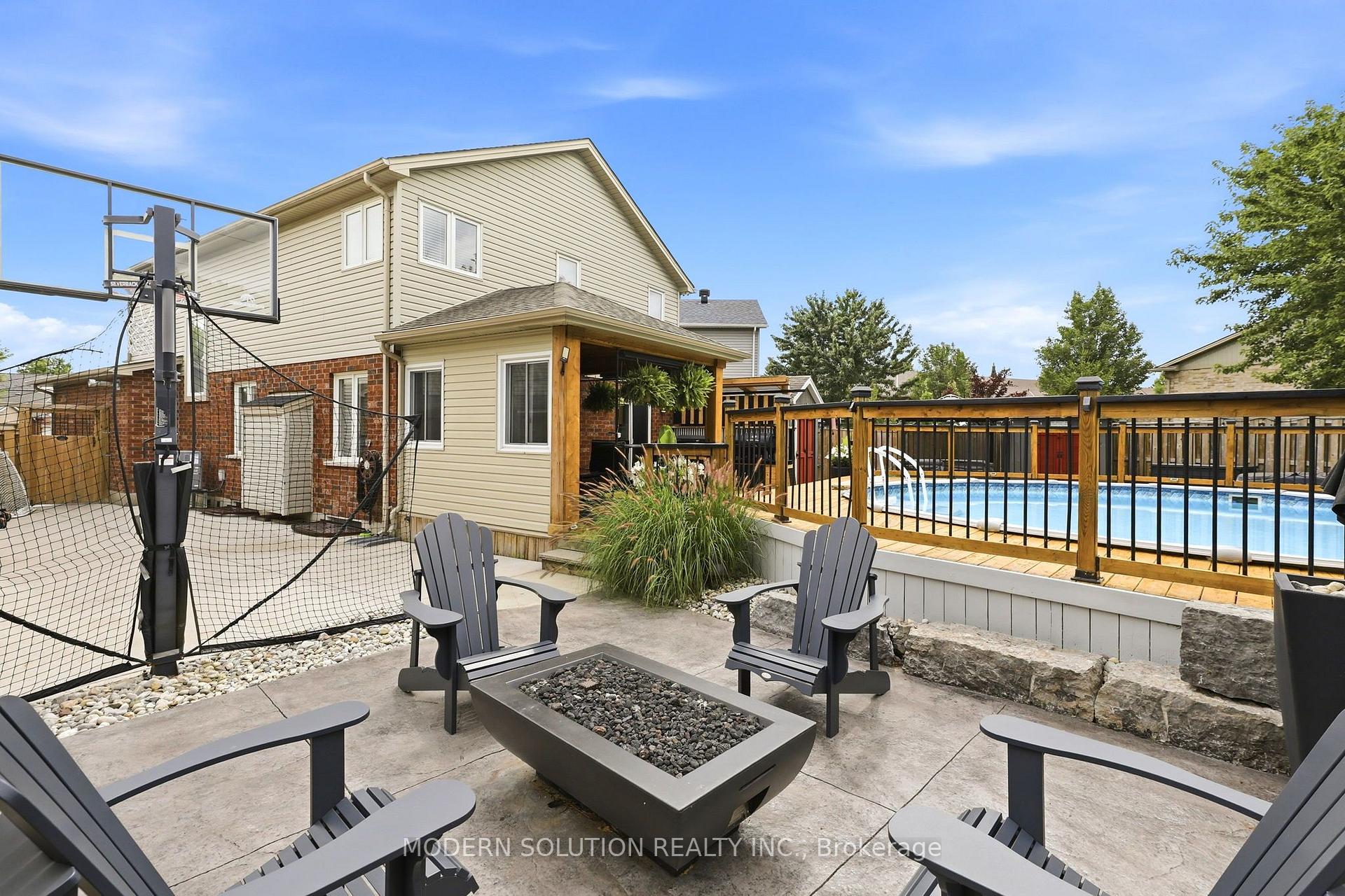 Photo 30 of 897 Bradshaw Crescent, London, North M — HOMEH