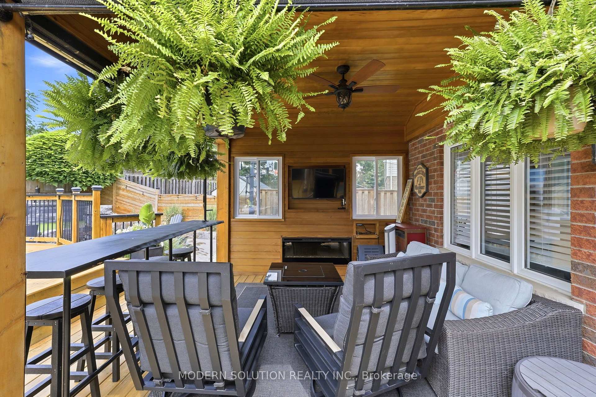 Photo 39 of 897 Bradshaw Crescent, London, North M — HOMEH