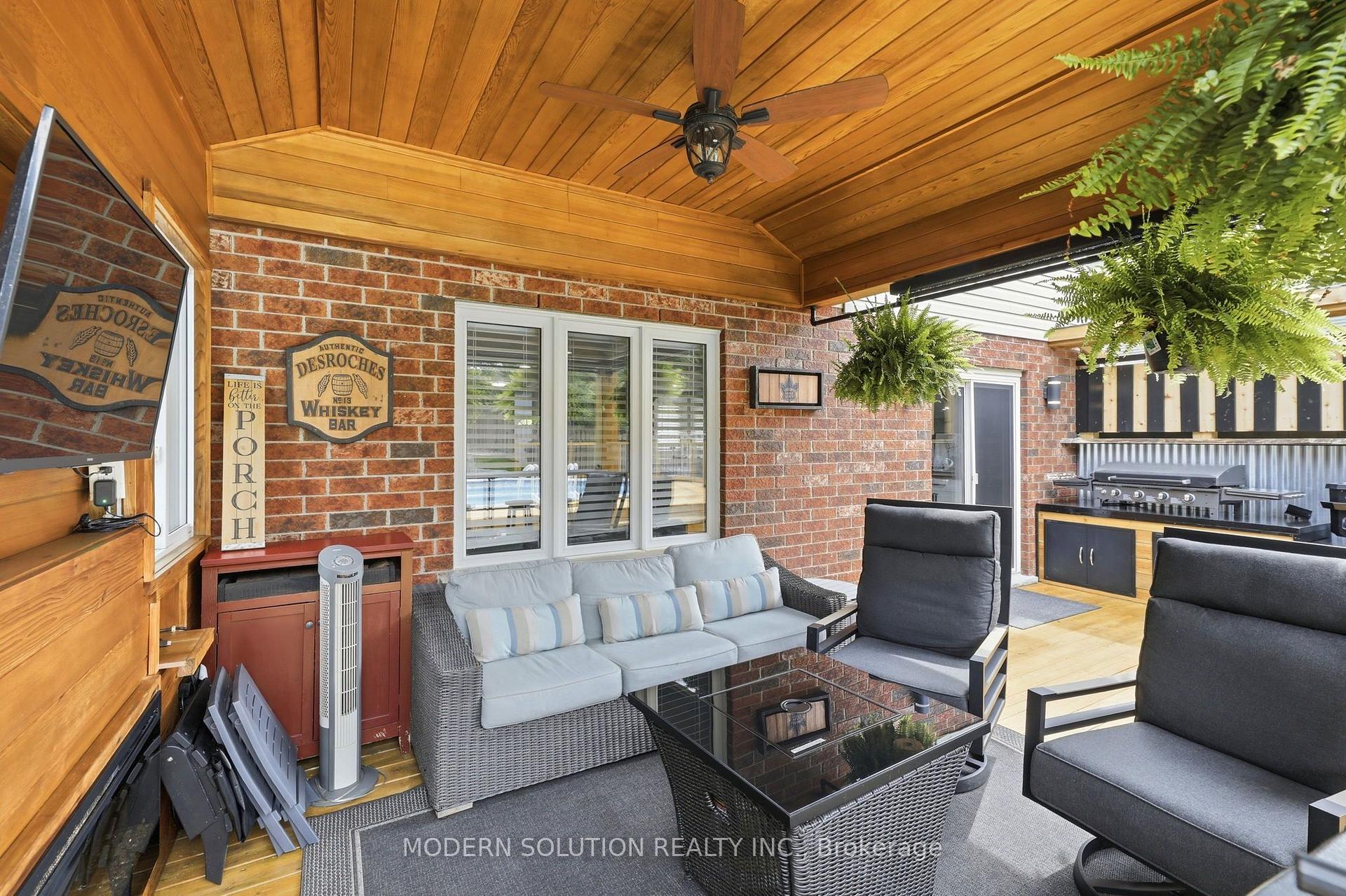 Photo 40 of 897 Bradshaw Crescent, London, North M — HOMEH