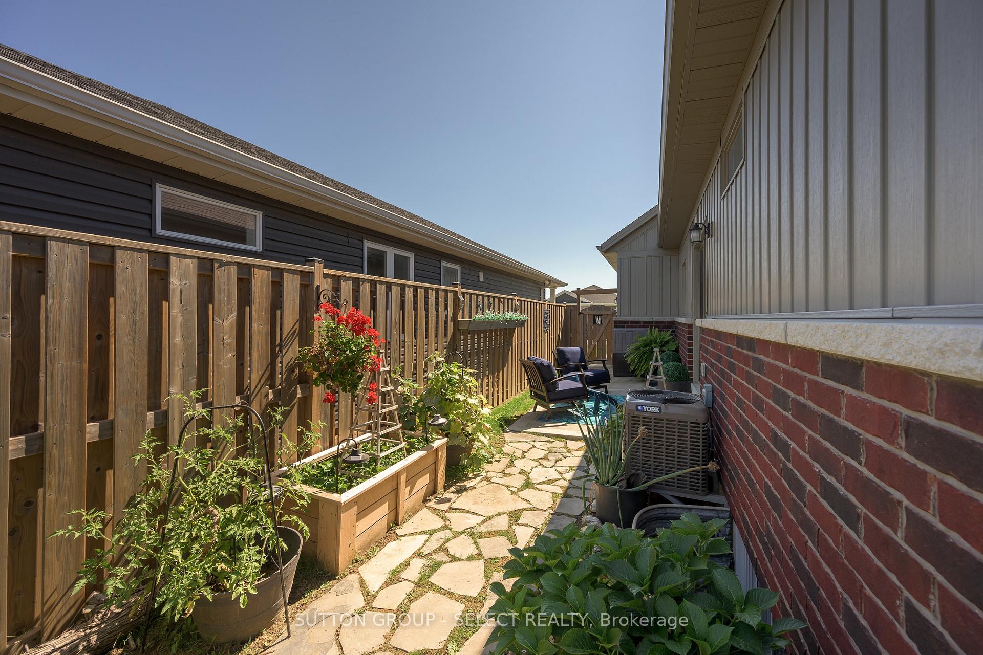 Photo 5 of 99 Lanz Boulevard, Chatham-Kent, Blenheim — HOMEH