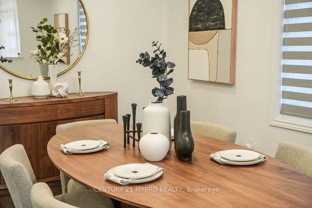 Photo 5 of 1032 Wilbur Pipher Circle, Newmarket, Stonehaven-Wyndham — HOMEH