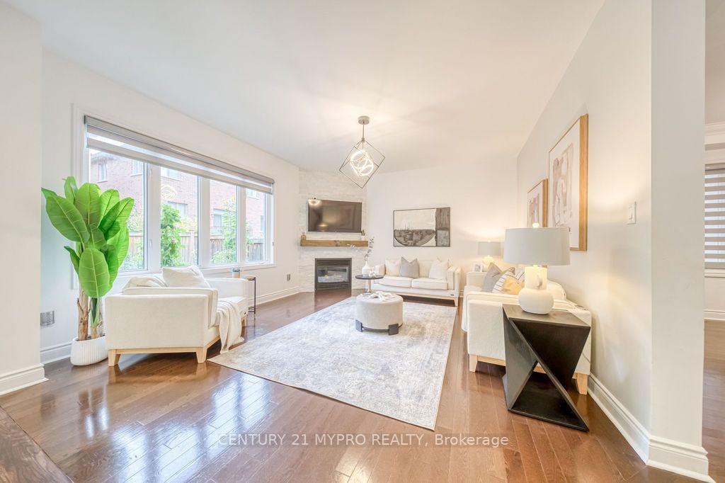Photo 9 of 1032 Wilbur Pipher Circle, Newmarket, Stonehaven-Wyndham — HOMEH