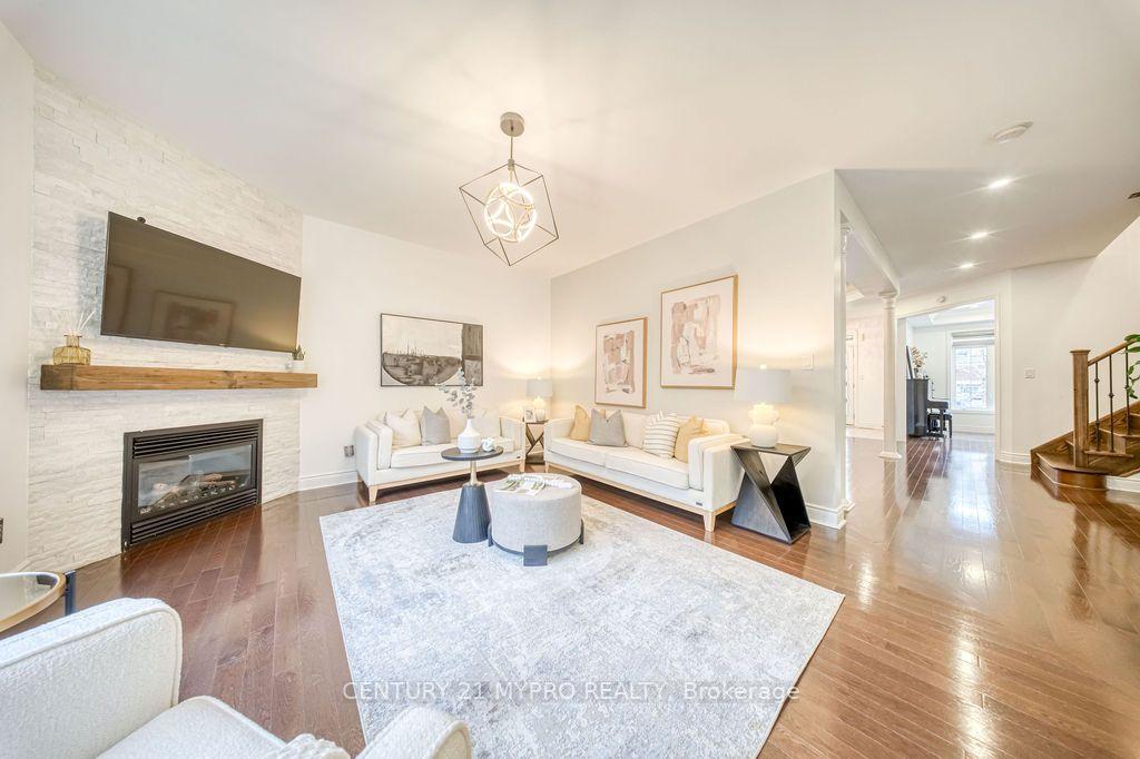 Photo 10 of 1032 Wilbur Pipher Circle, Newmarket, Stonehaven-Wyndham — HOMEH