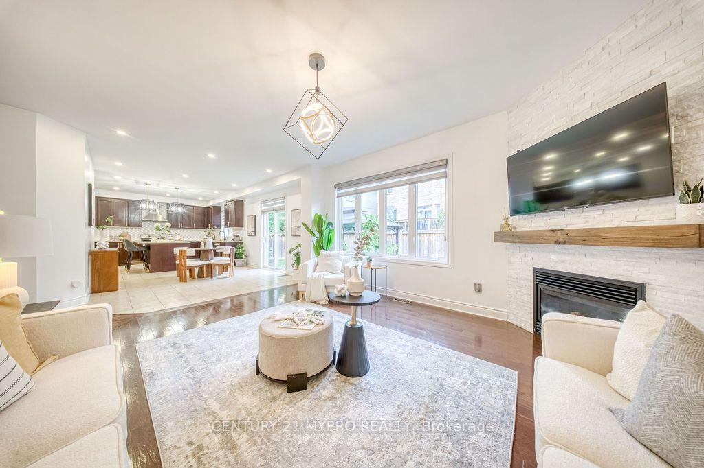Photo 11 of 1032 Wilbur Pipher Circle, Newmarket, Stonehaven-Wyndham — HOMEH