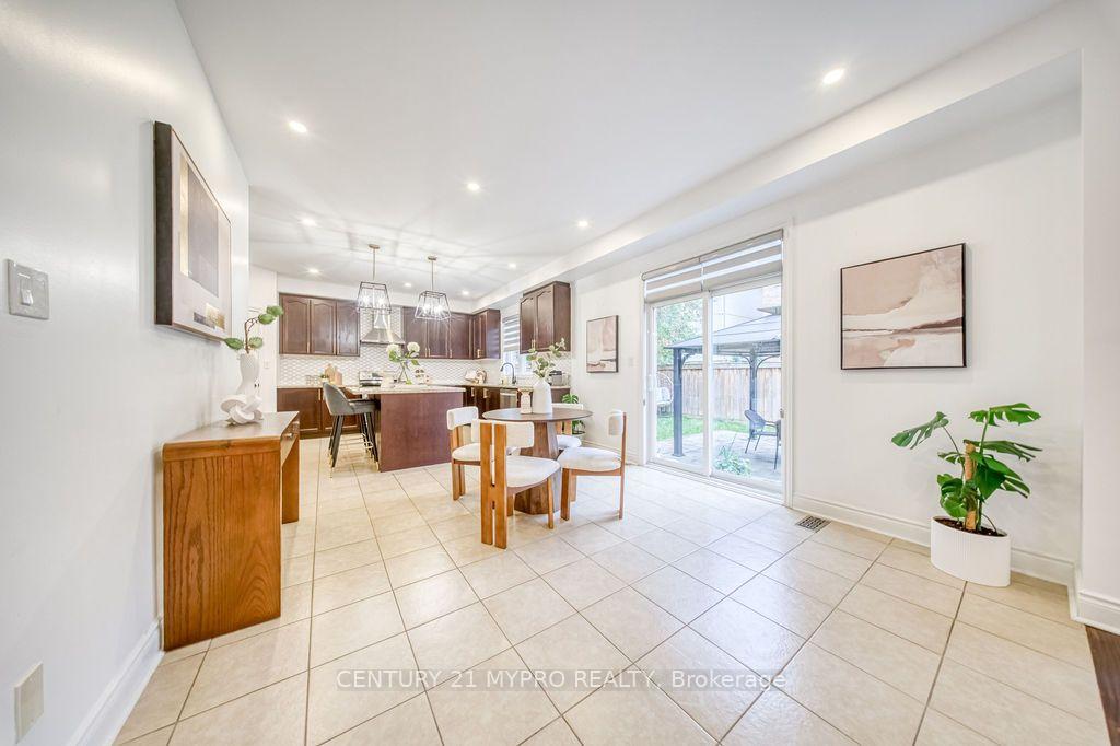 Photo 12 of 1032 Wilbur Pipher Circle, Newmarket, Stonehaven-Wyndham — HOMEH