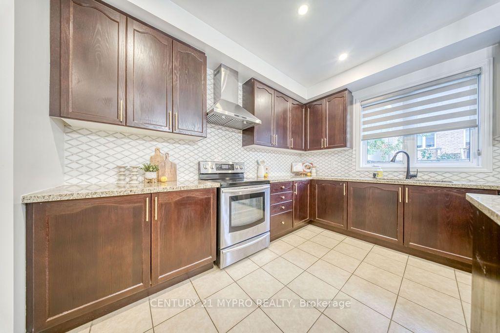 Photo 15 of 1032 Wilbur Pipher Circle, Newmarket, Stonehaven-Wyndham — HOMEH