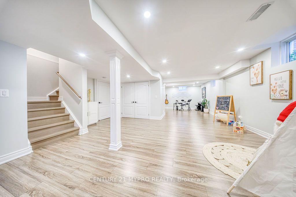 Photo 37 of 1032 Wilbur Pipher Circle, Newmarket, Stonehaven-Wyndham — HOMEH