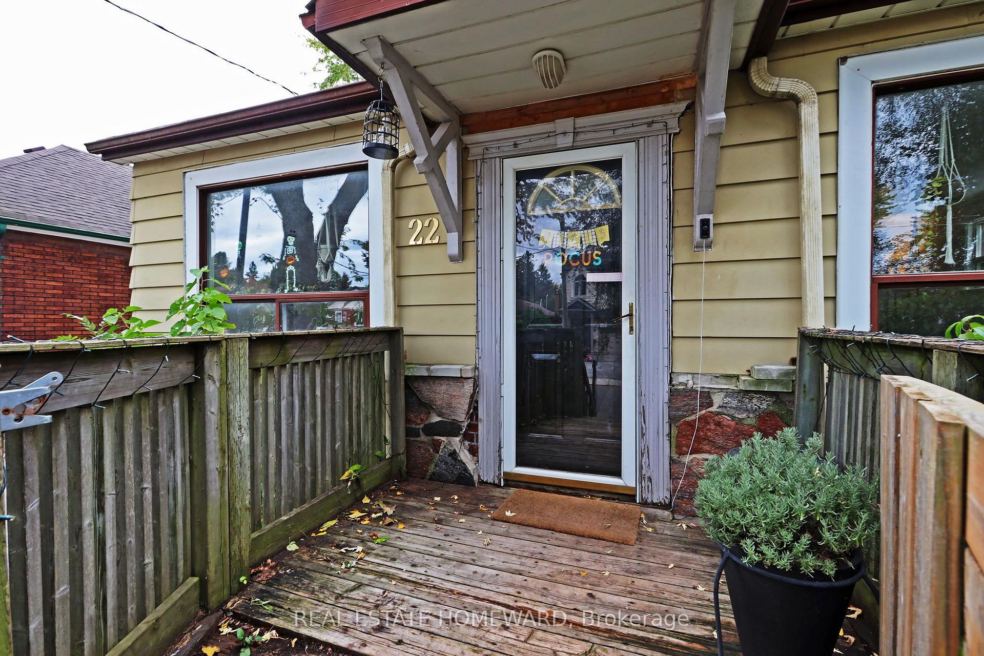Photo 3 of 22 Haddon Avenue, Scarborough, Birchcliffe-Cliffside — HOMEH