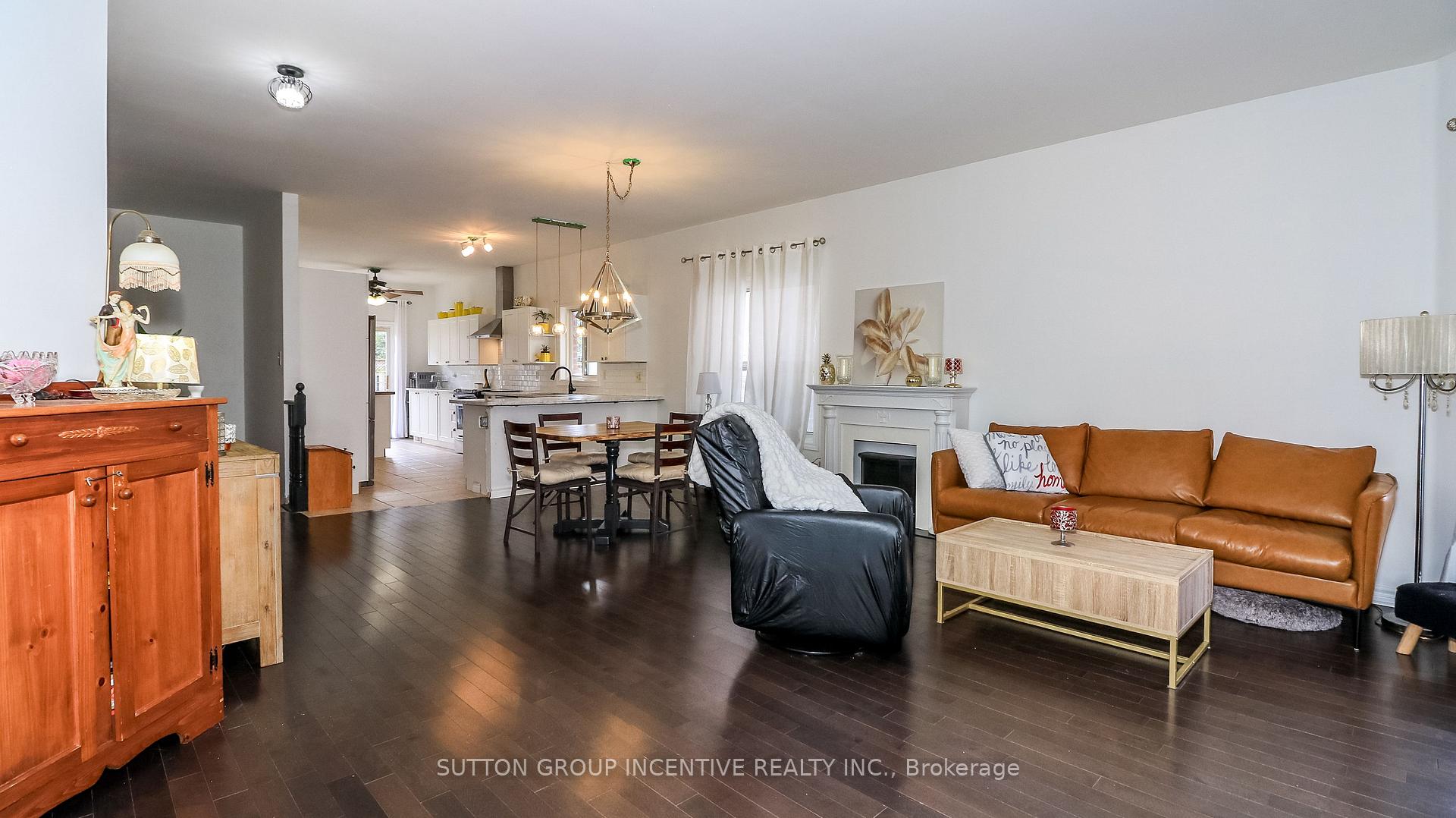 Photo 9 of 142 Raymond Crescent, Barrie, Painswick South — HOMEH