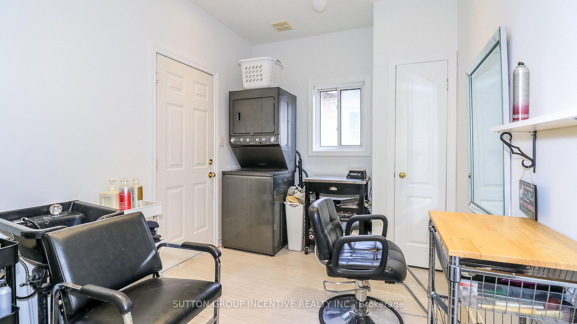 Photo 10 of 142 Raymond Crescent, Barrie, Painswick South — HOMEH