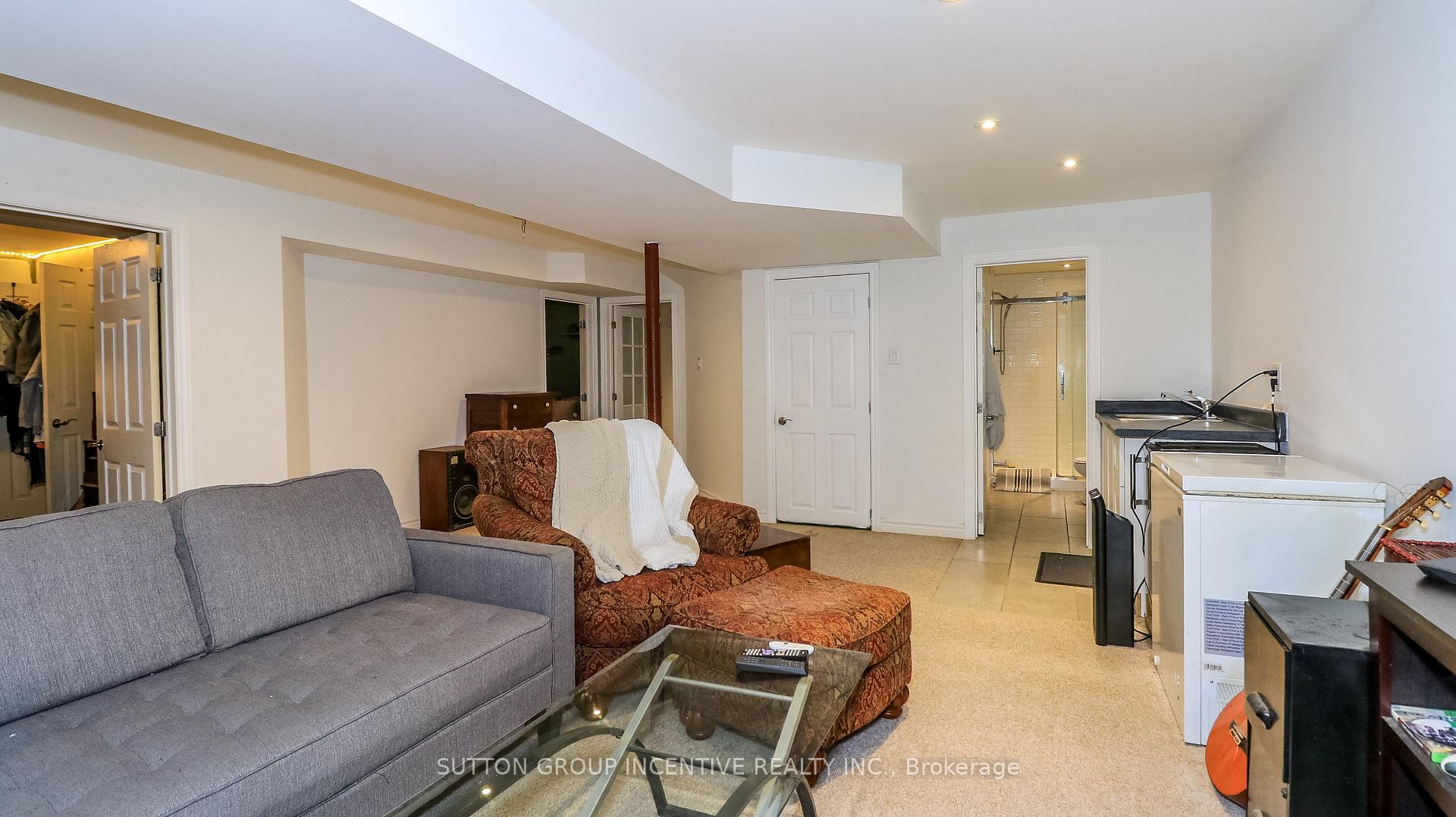 Photo 15 of 142 Raymond Crescent, Barrie, Painswick South — HOMEH