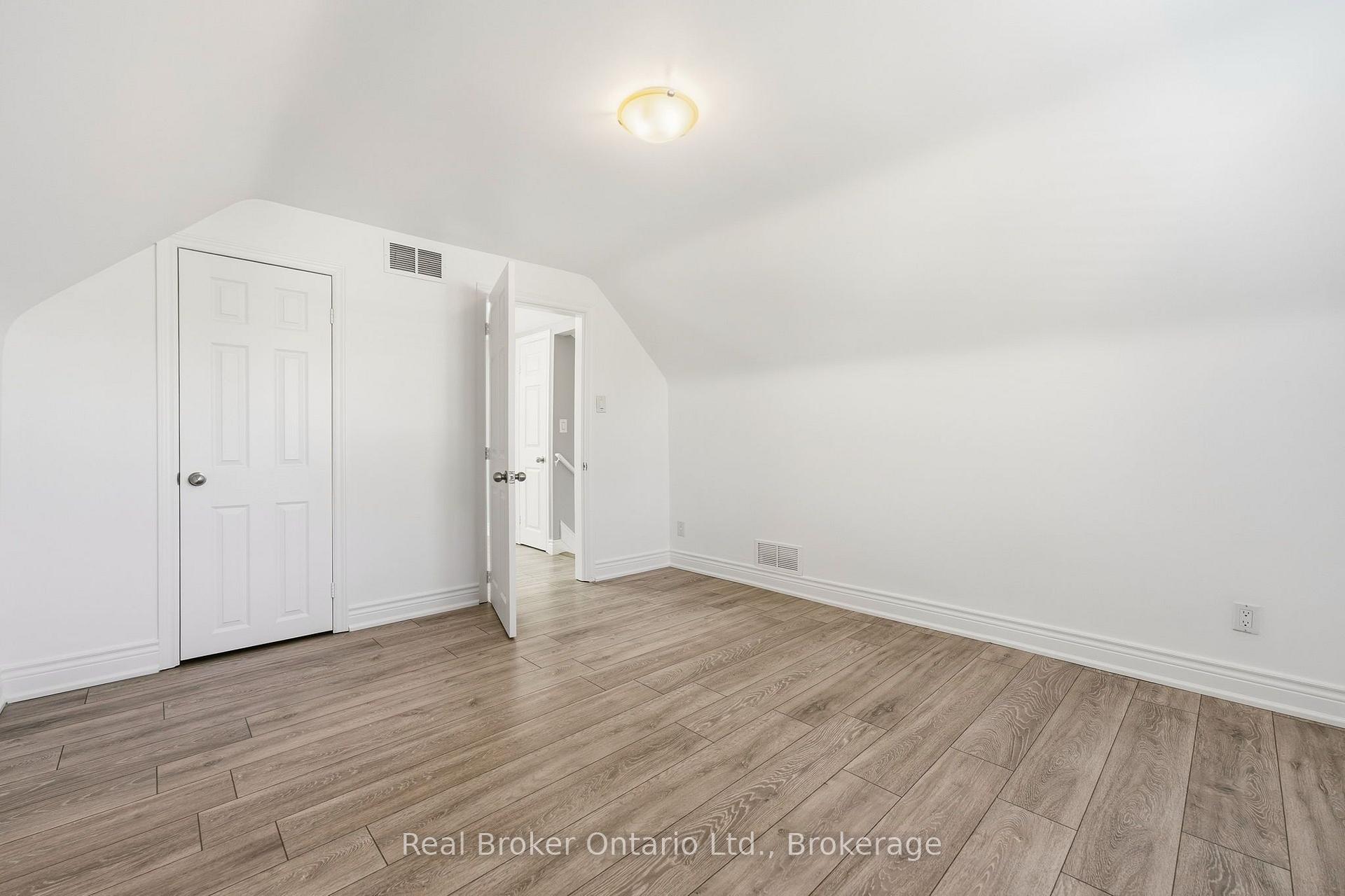 Photo 21 of 178 East 15th Street, Hamilton, Inch Park — HOMEH