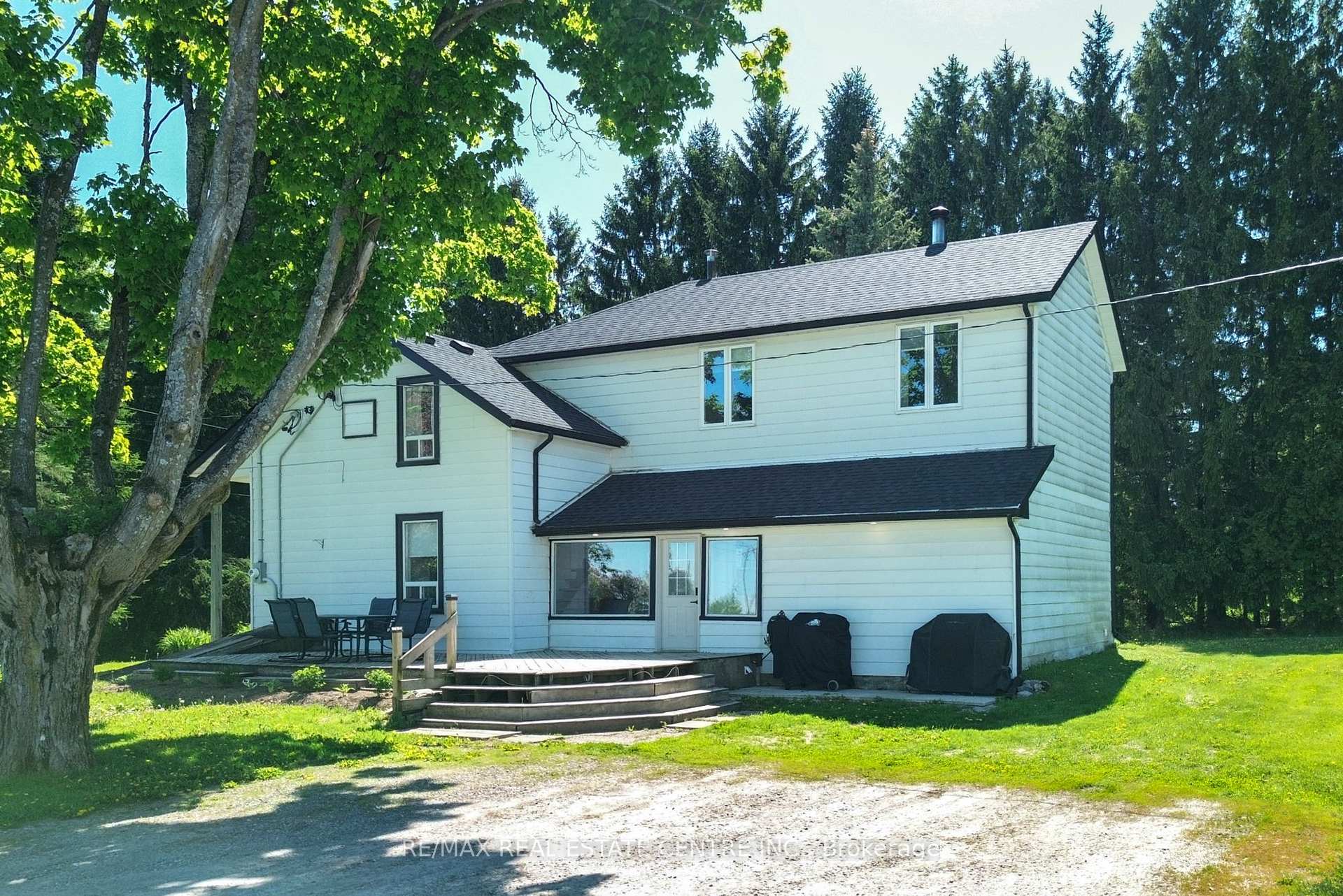 Photo of 347157 Mono Centre Road