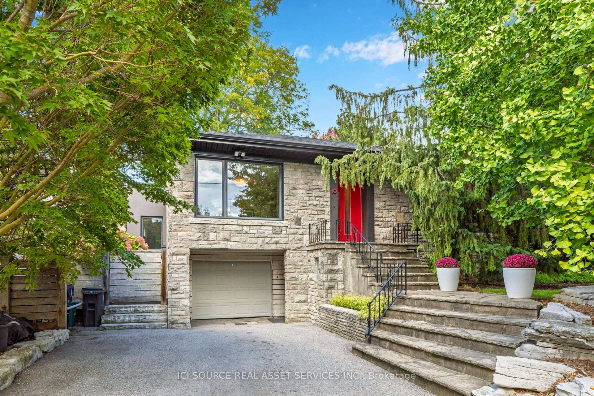 Photo 1 of 10 Red Oaks Crescent, Toronto, Leaside — HOMEH