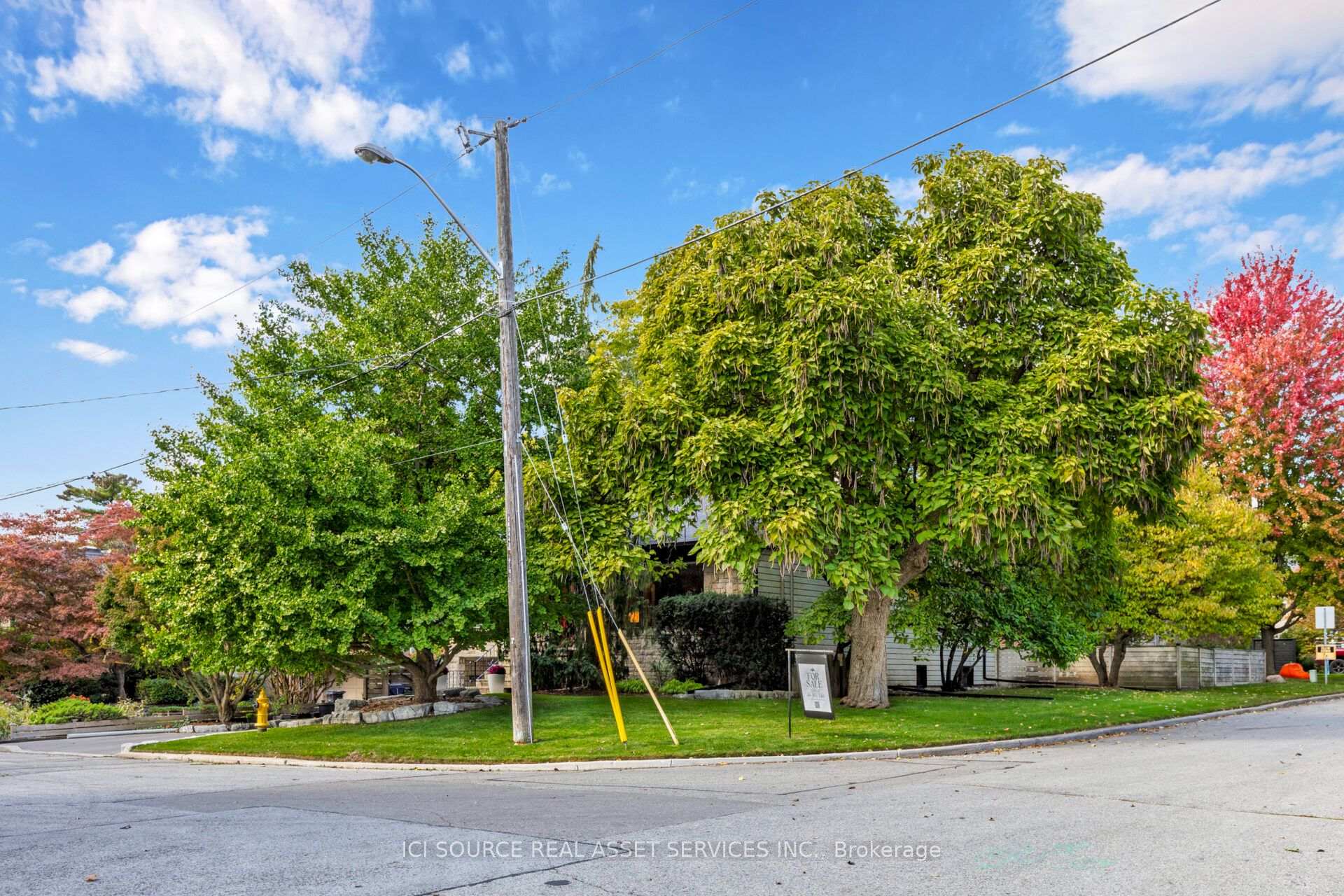 Photo 2 of 10 Red Oaks Crescent, Toronto, Leaside — HOMEH