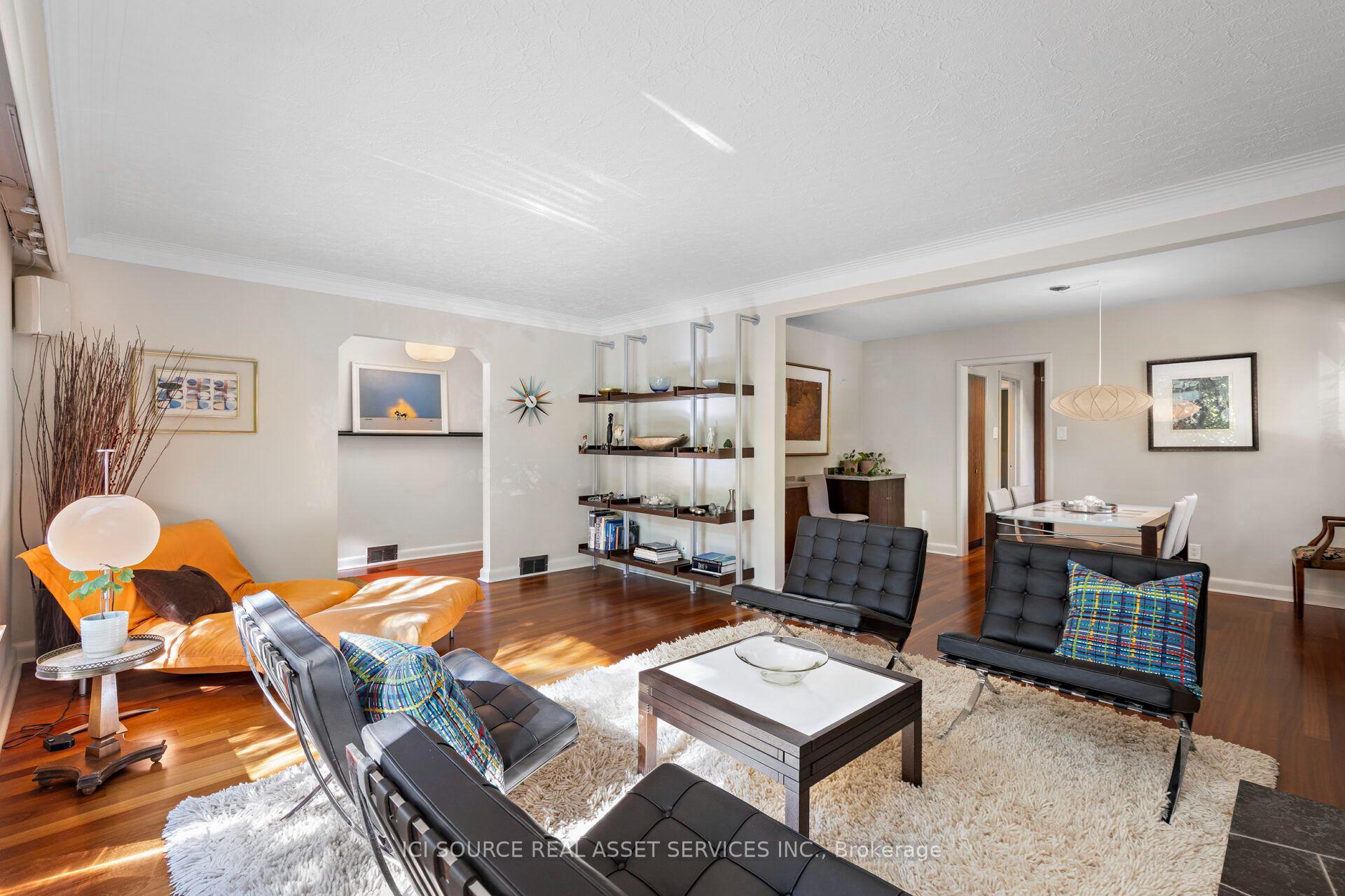 Photo 3 of 10 Red Oaks Crescent, Toronto, Leaside — HOMEH