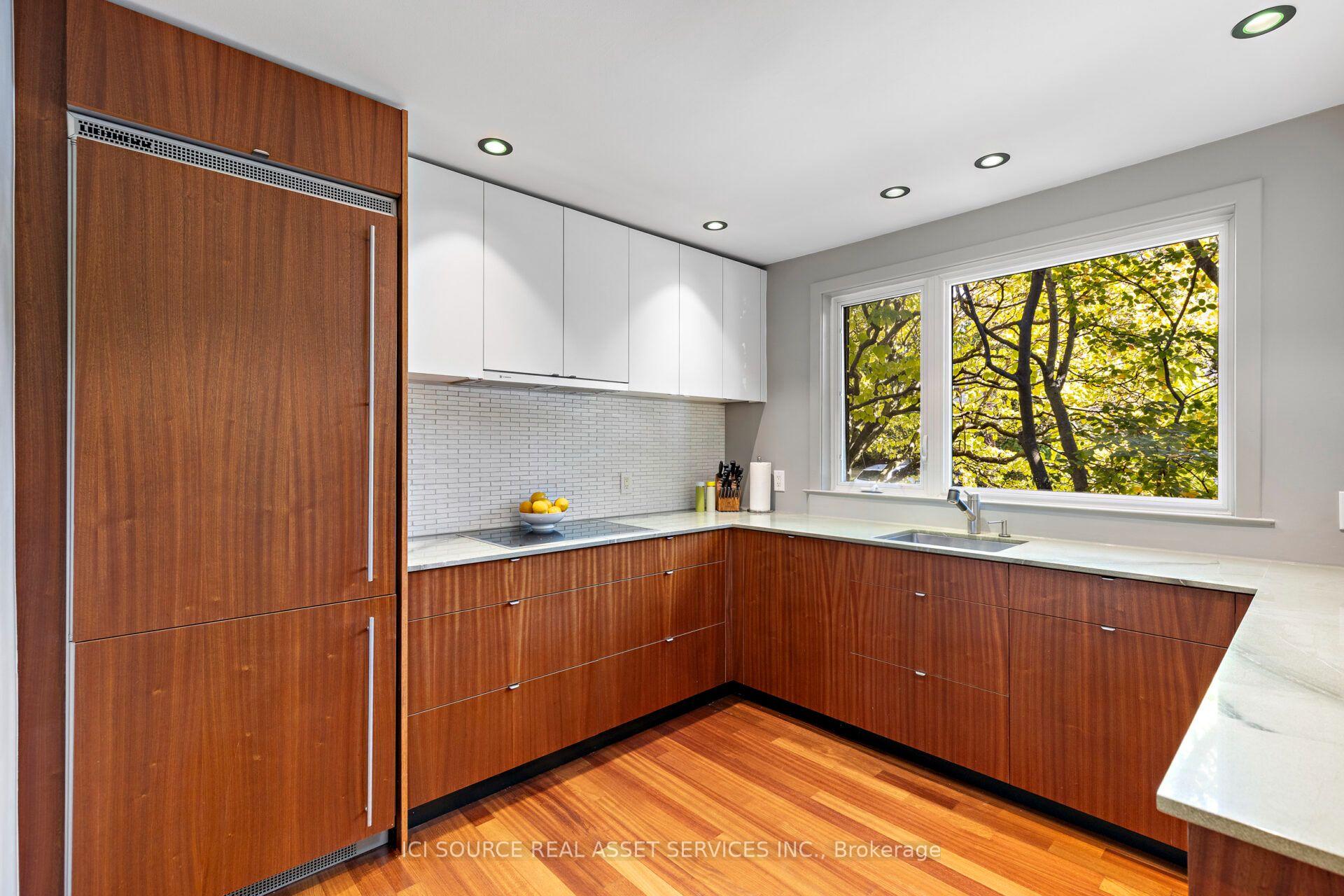 Photo 6 of 10 Red Oaks Crescent, Toronto, Leaside — HOMEH