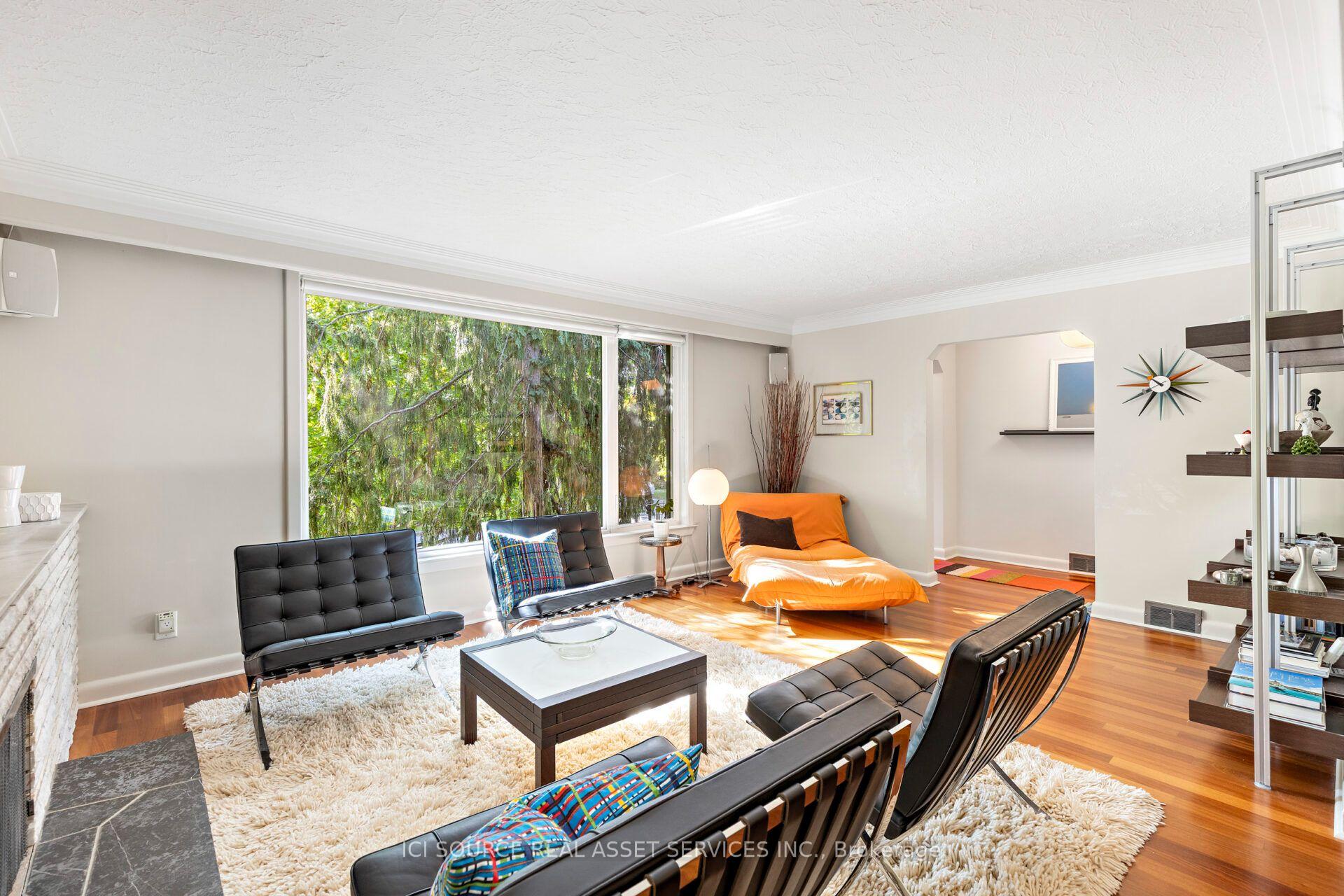 Photo 11 of 10 Red Oaks Crescent, Toronto, Leaside — HOMEH