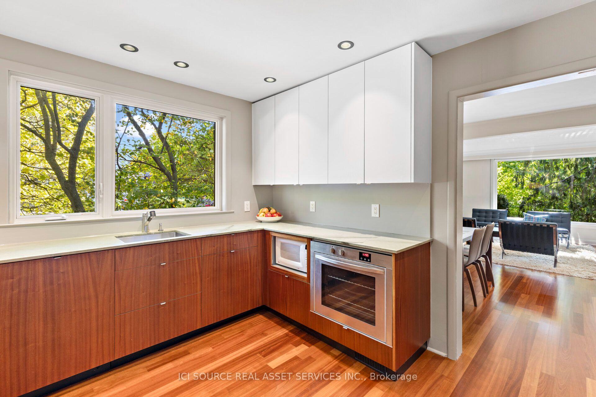 Photo 14 of 10 Red Oaks Crescent, Toronto, Leaside — HOMEH