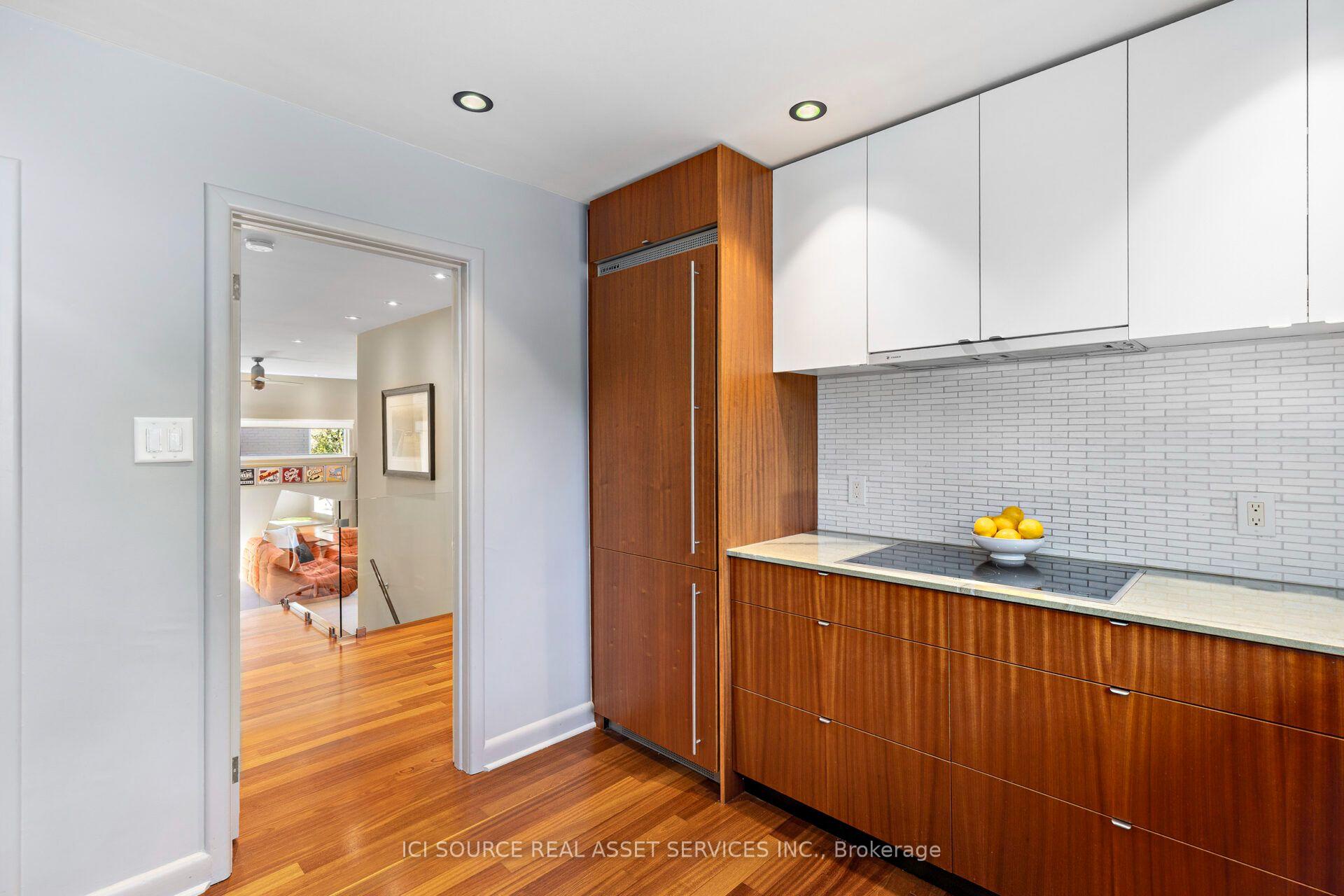 Photo 15 of 10 Red Oaks Crescent, Toronto, Leaside — HOMEH