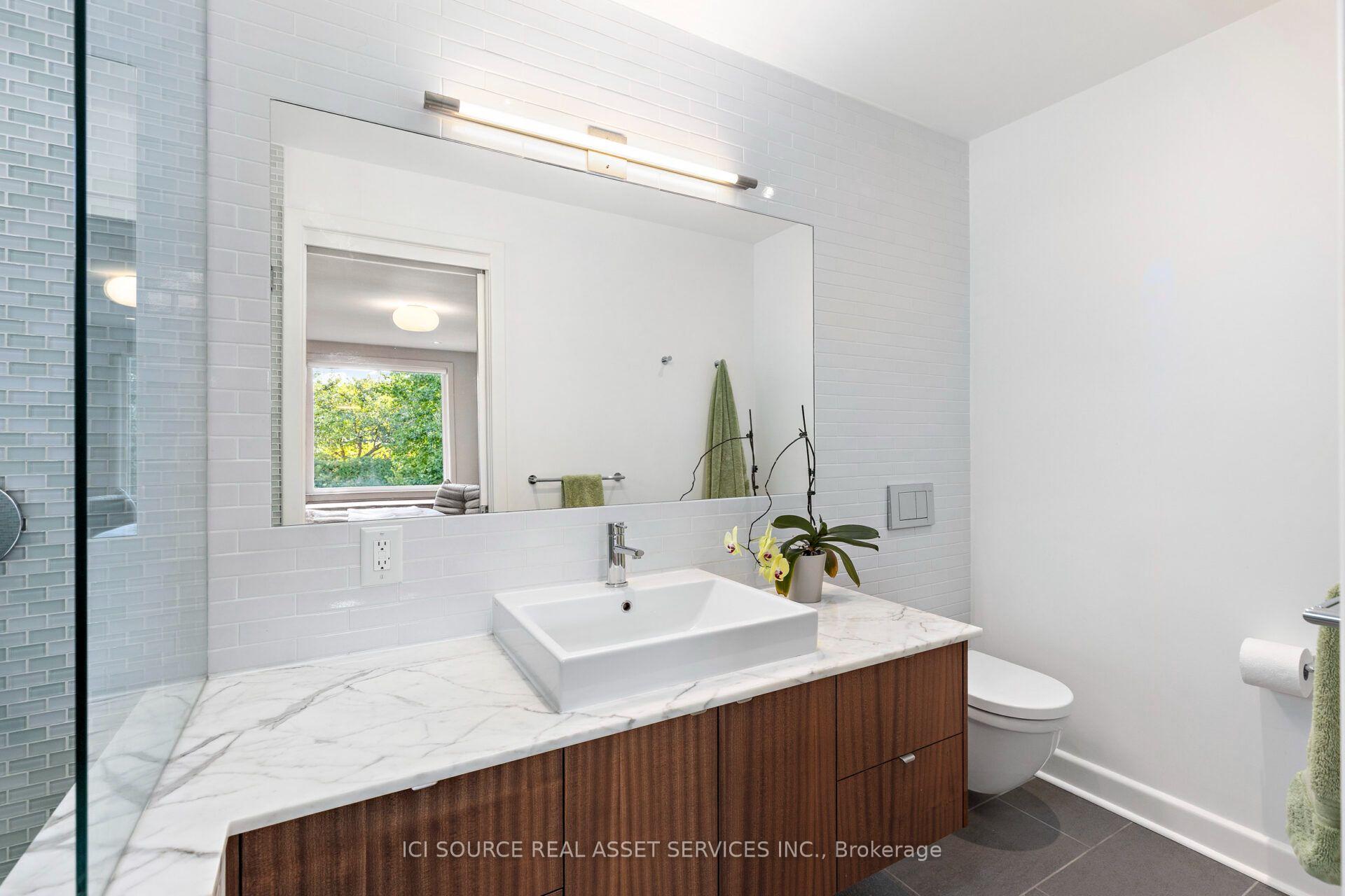 Photo 24 of 10 Red Oaks Crescent, Toronto, Leaside — HOMEH