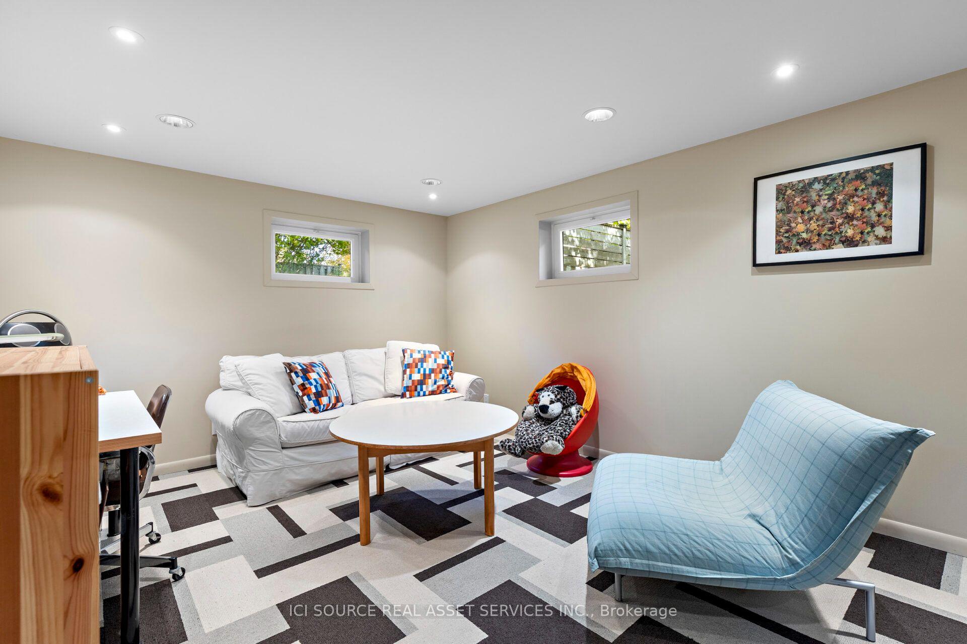 Photo 32 of 10 Red Oaks Crescent, Toronto, Leaside — HOMEH