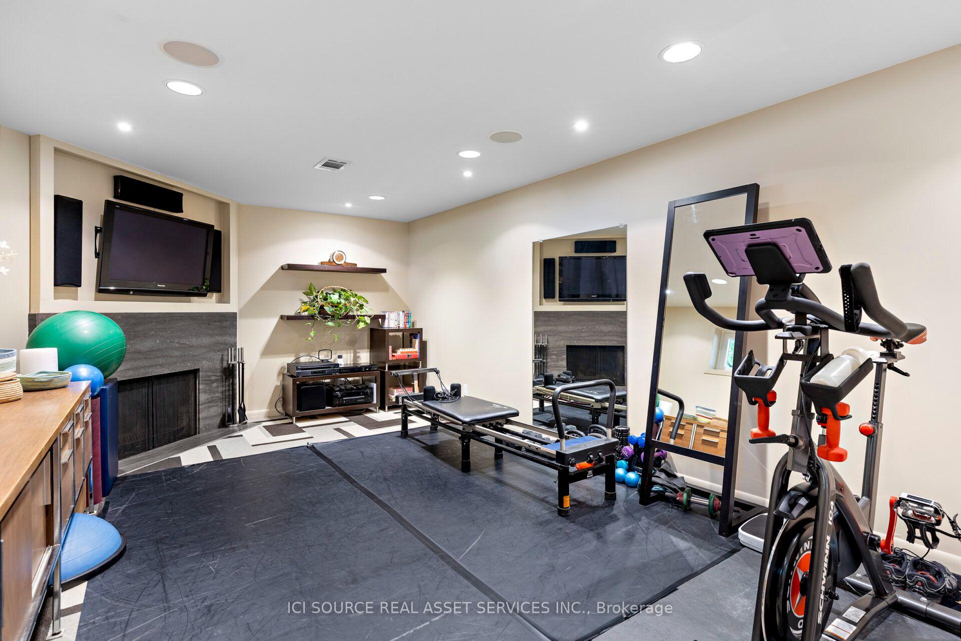 Photo 33 of 10 Red Oaks Crescent, Toronto, Leaside — HOMEH