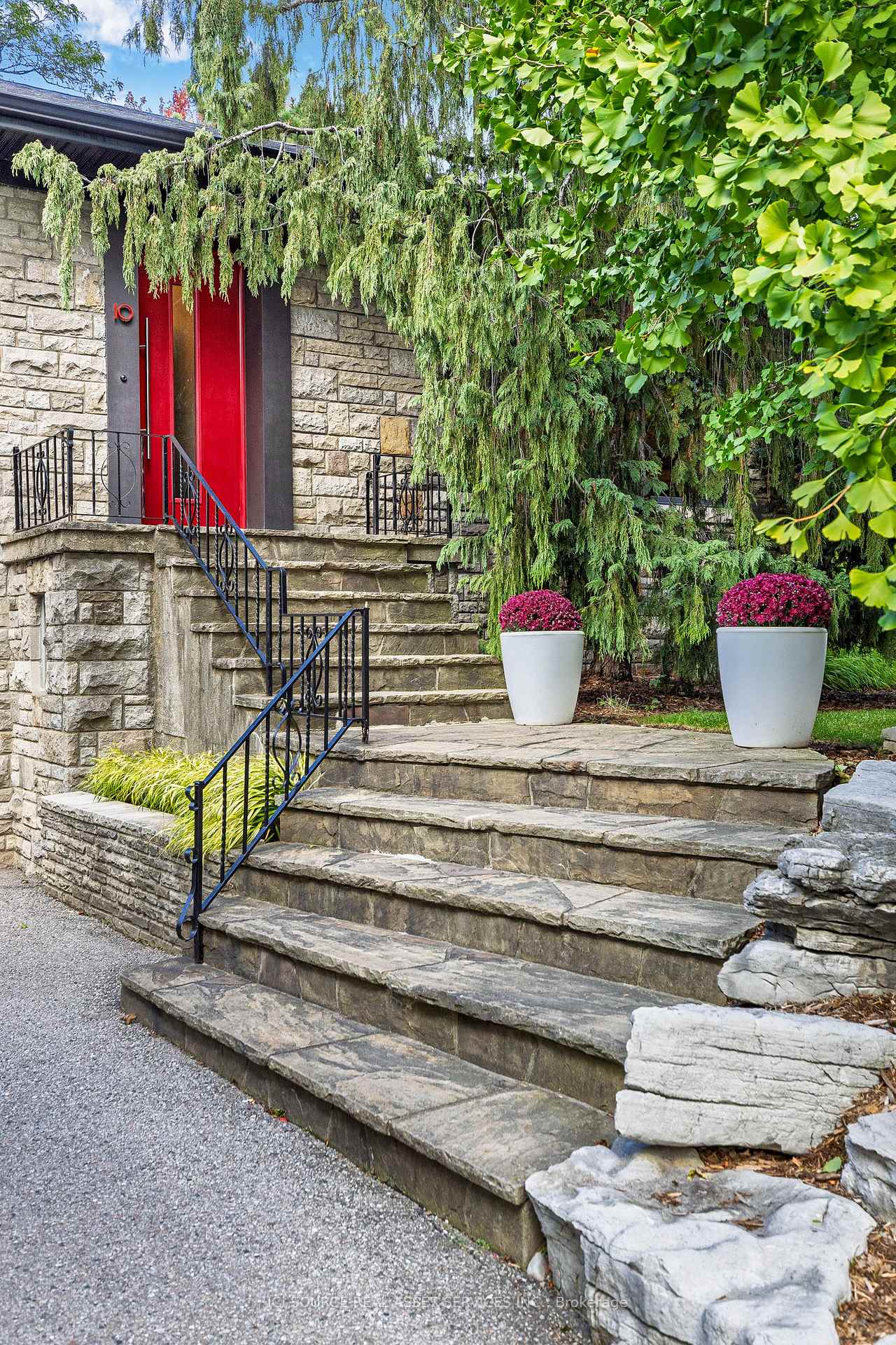 Photo 35 of 10 Red Oaks Crescent, Toronto, Leaside — HOMEH
