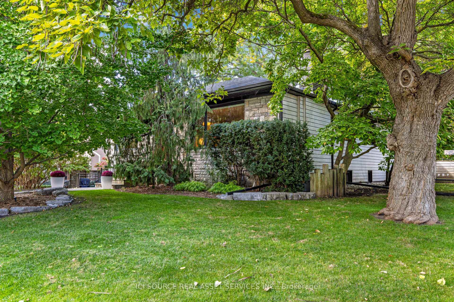 Photo 36 of 10 Red Oaks Crescent, Toronto, Leaside — HOMEH