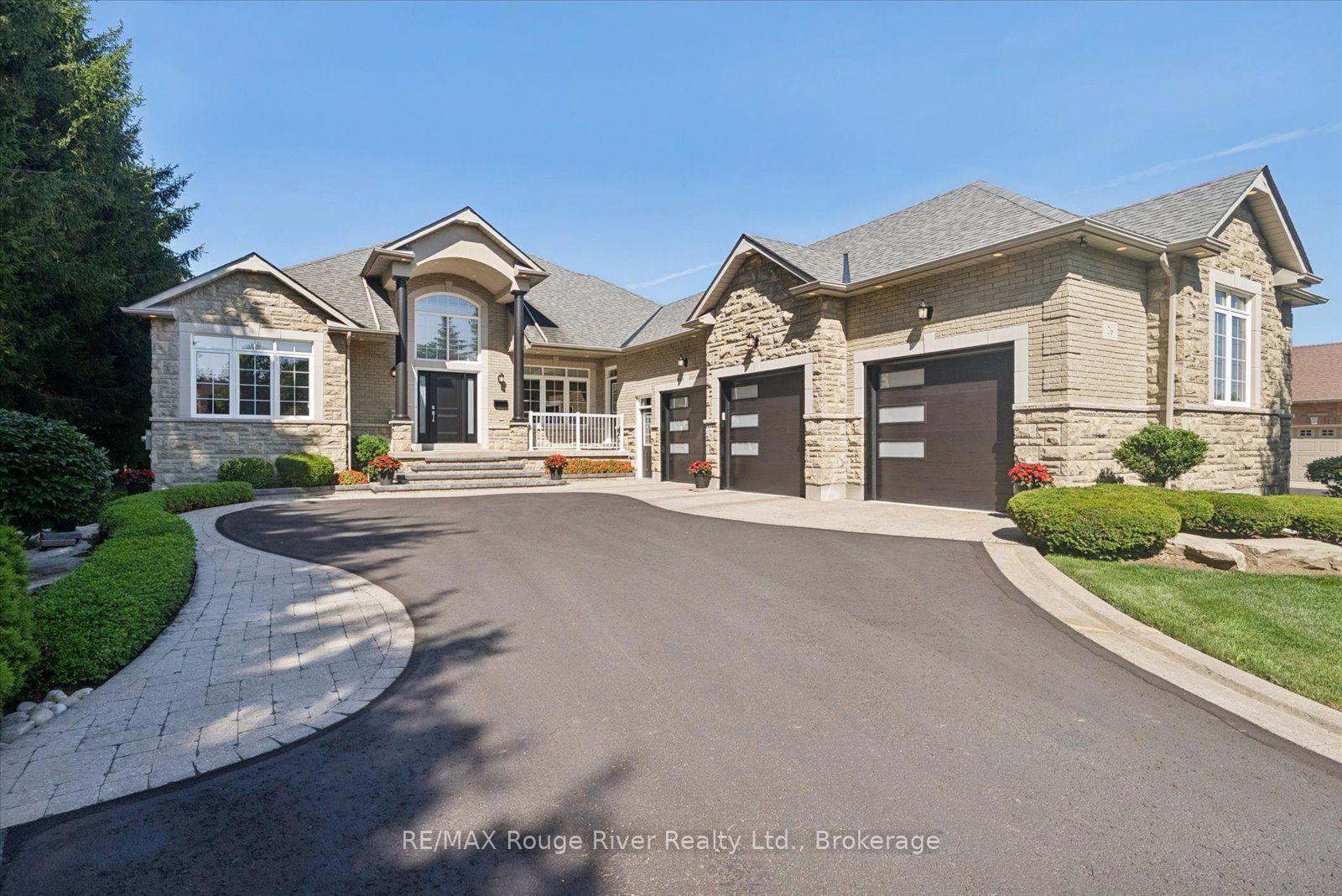 Photo 2 of 26 Hanover Court, Whitby, Lynde Creek — HOMEH