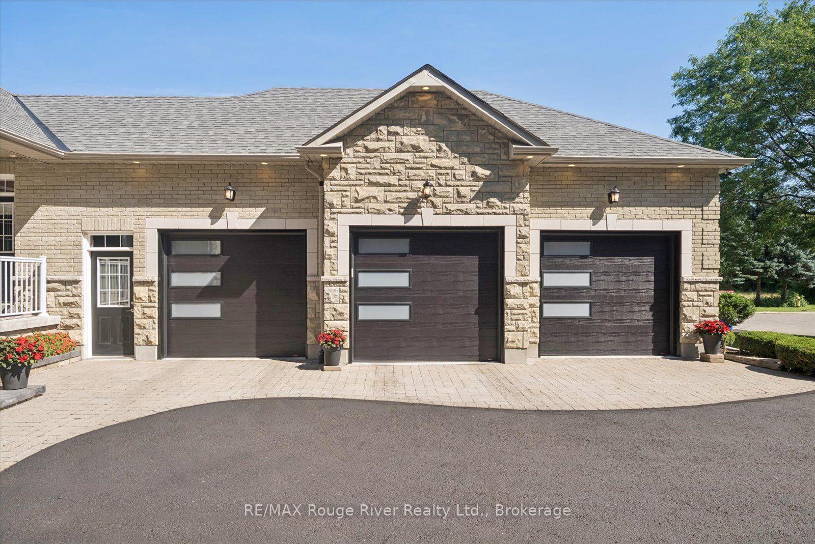 Photo 3 of 26 Hanover Court, Whitby, Lynde Creek — HOMEH