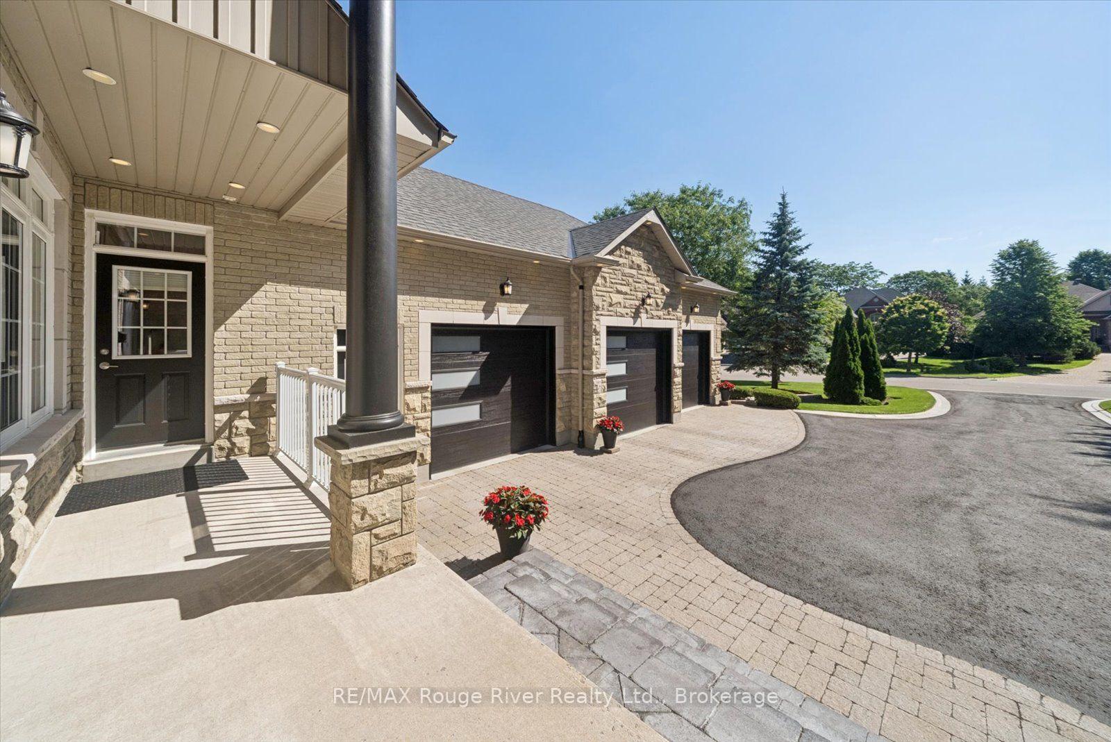 Photo 4 of 26 Hanover Court, Whitby, Lynde Creek — HOMEH