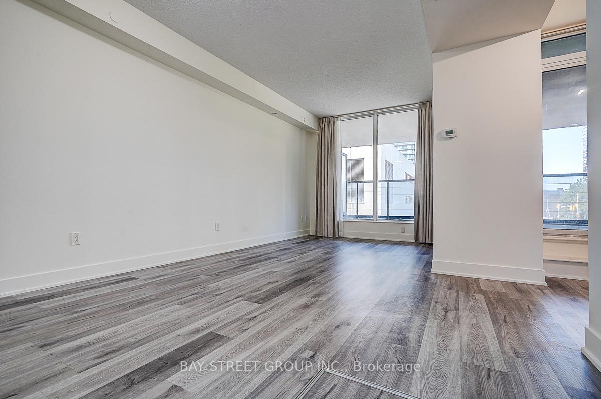 Photo 11 of Unit 308, 88 Sheppard Avenue E, North York, Willowdale East — HOMEH