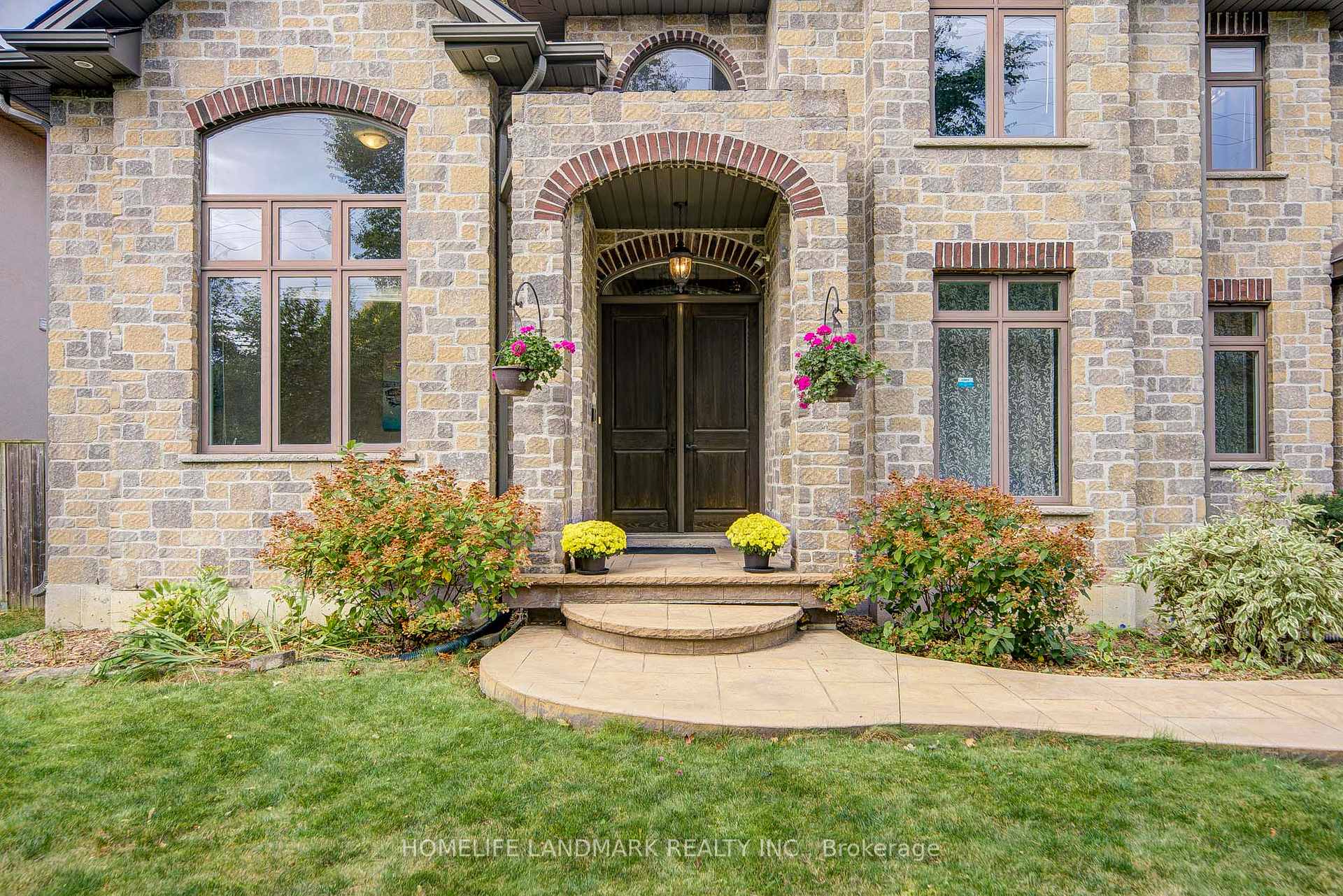 Photo 4 of 668 Garth Street, Hamilton, Westcliffe — HOMEH