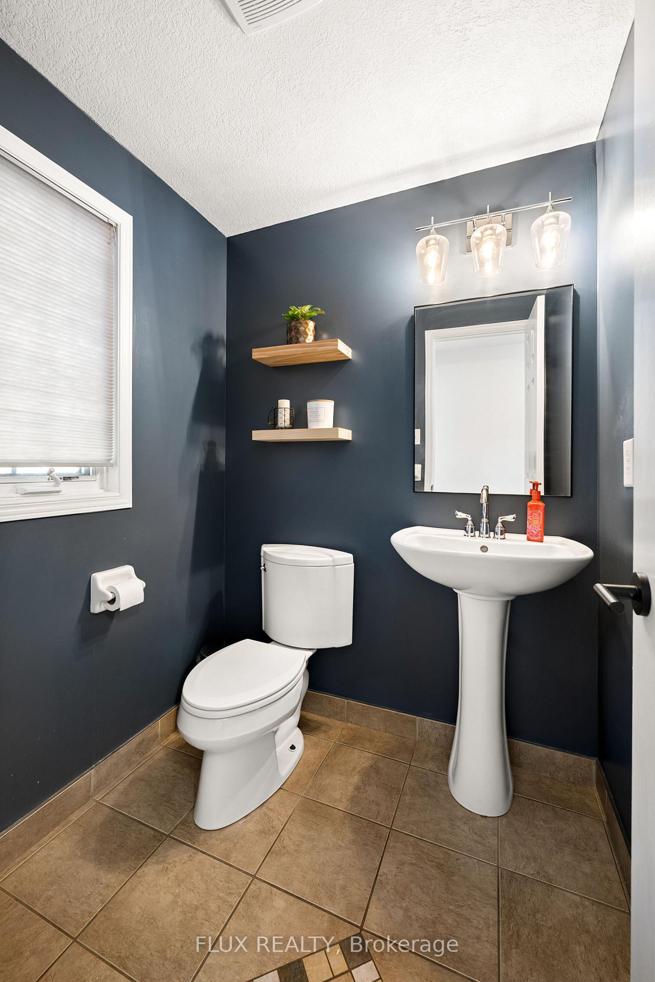 Photo 7 of 822 Whitecap Street, Waterloo, Eastbridge — HOMEH
