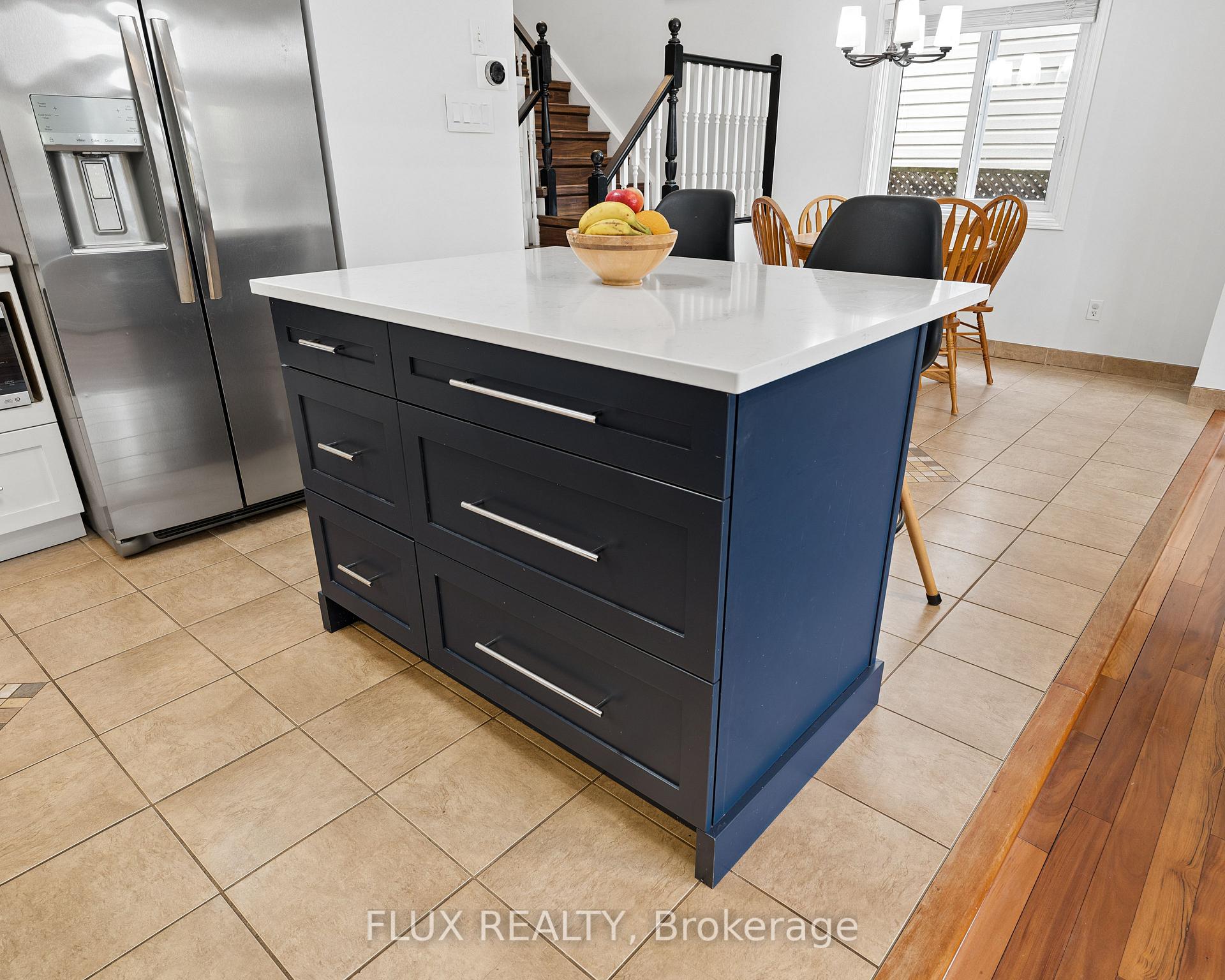 Photo 14 of 822 Whitecap Street, Waterloo, Eastbridge — HOMEH