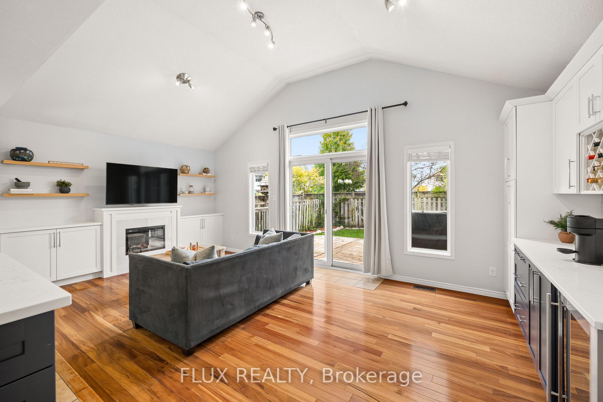 Photo 15 of 822 Whitecap Street, Waterloo, Eastbridge — HOMEH