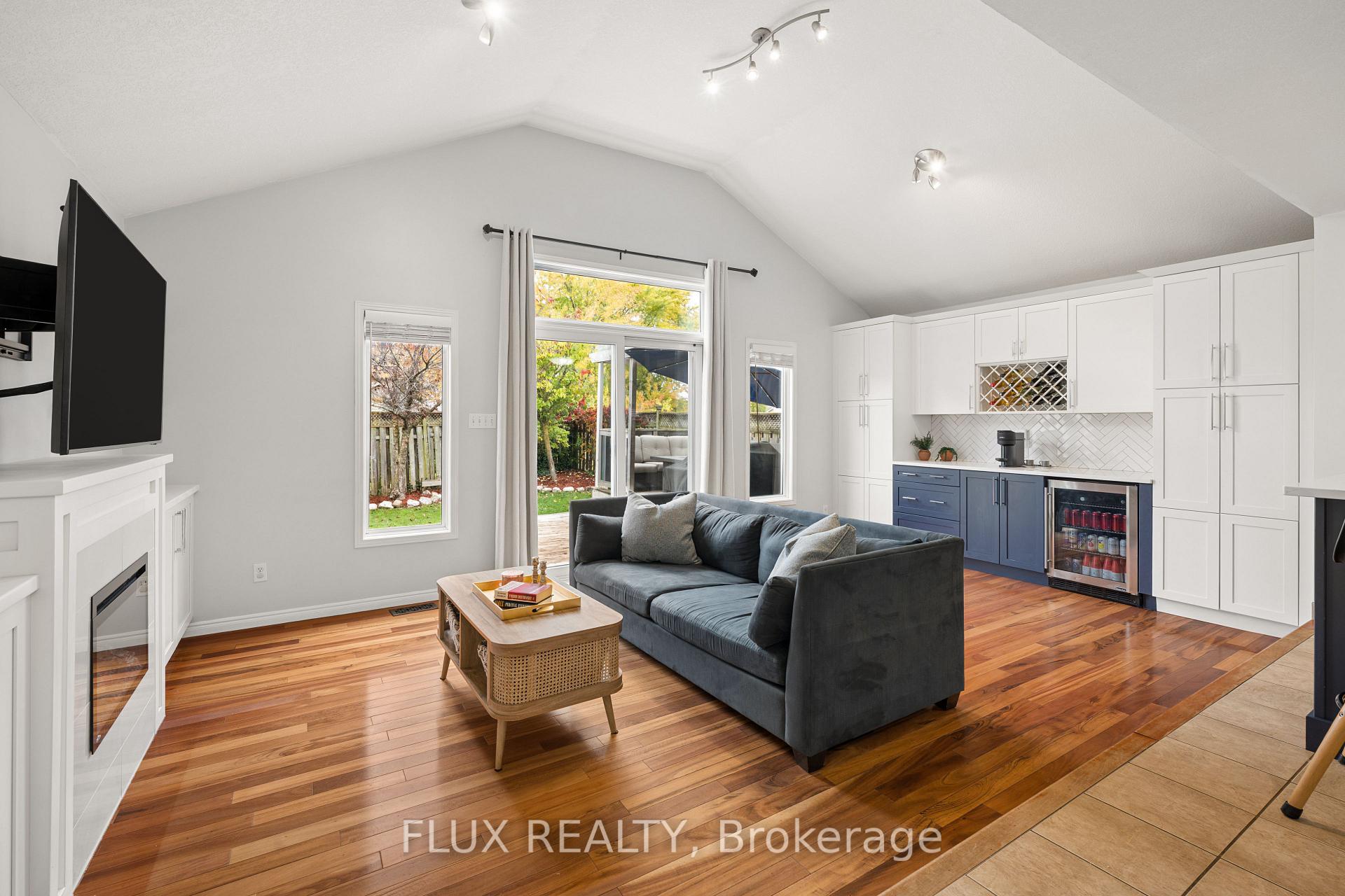 Photo 16 of 822 Whitecap Street, Waterloo, Eastbridge — HOMEH