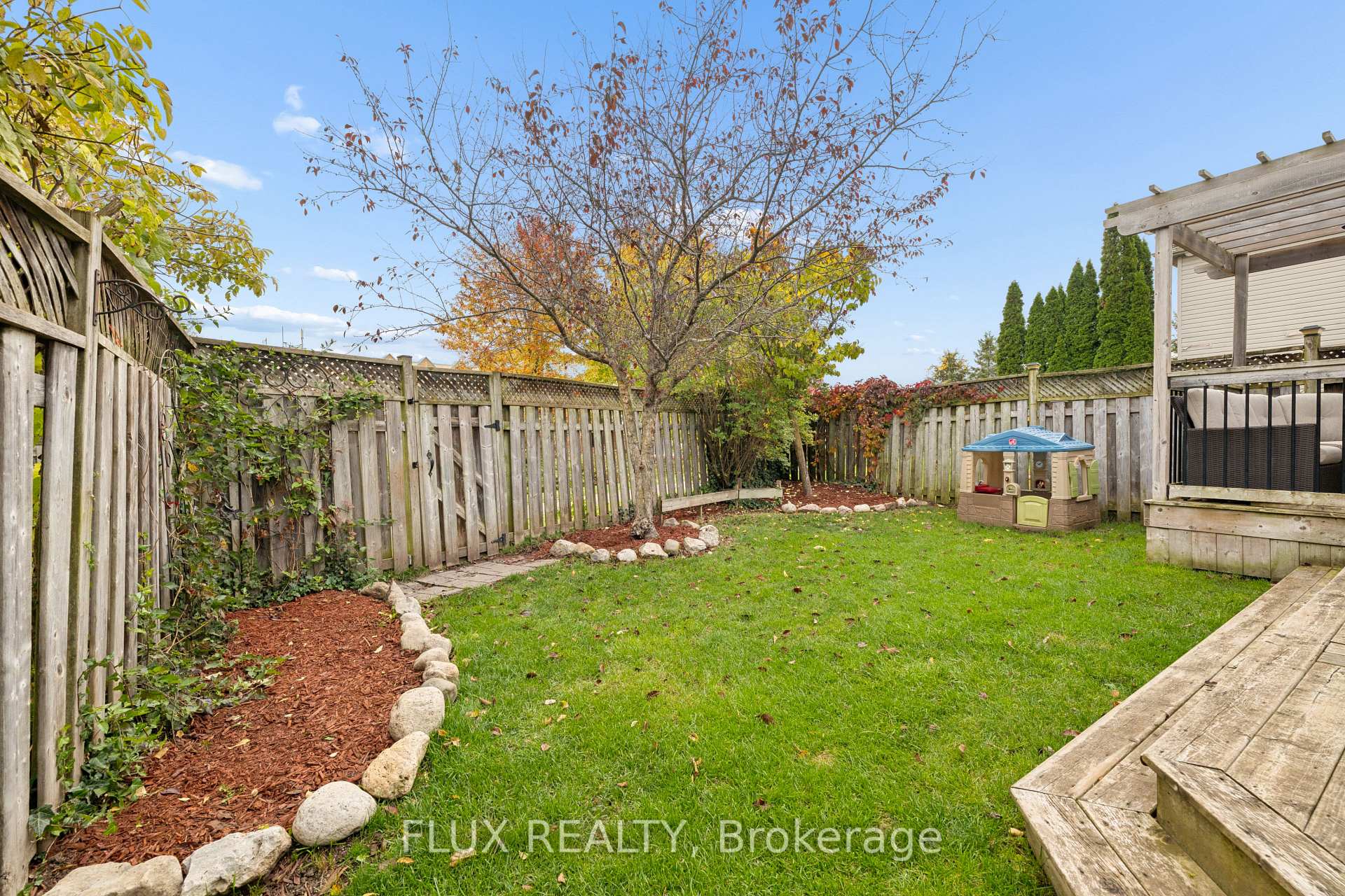 Photo 38 of 822 Whitecap Street, Waterloo, Eastbridge — HOMEH